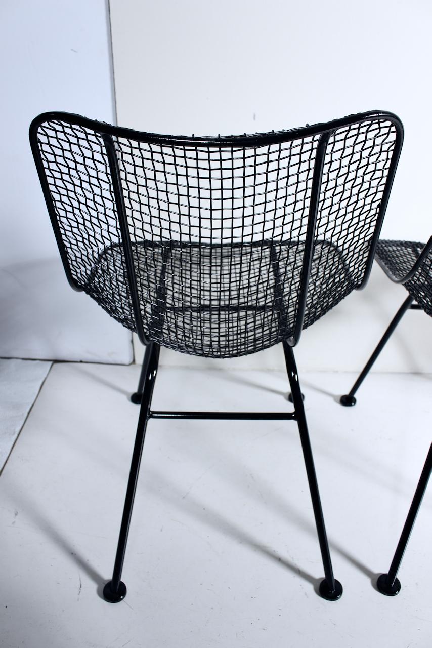 Set di otto sedie da pranzo nere Russell Woodard 