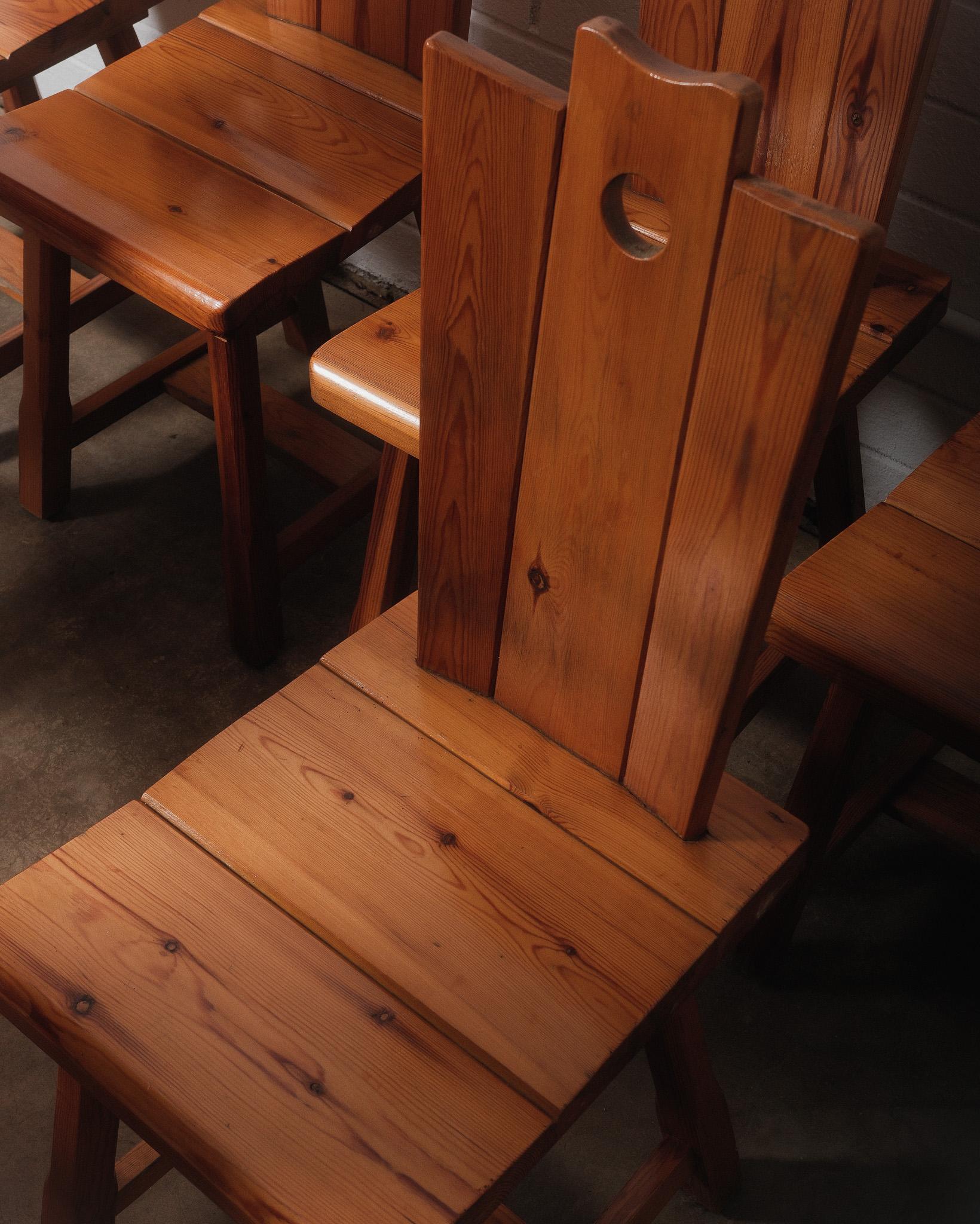 Set of Eight Rustic Alpine-Style Pine Dining Chairs In Good Condition For Sale In High Point, NC