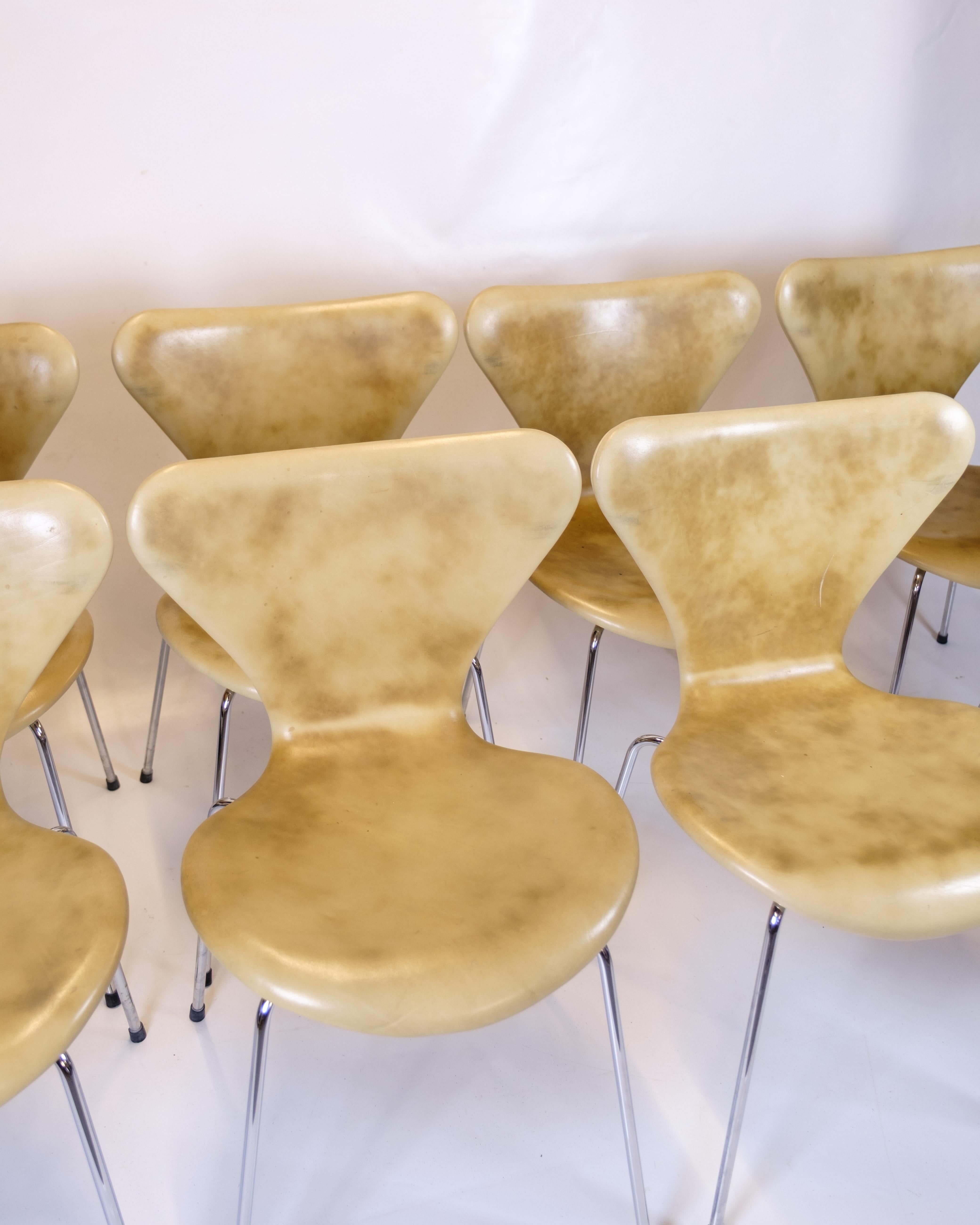 Mid-Century Modern Set Of Eight Series Seven Chairs Model 3107 In Natural Leather By Arne Jacobsen For Sale