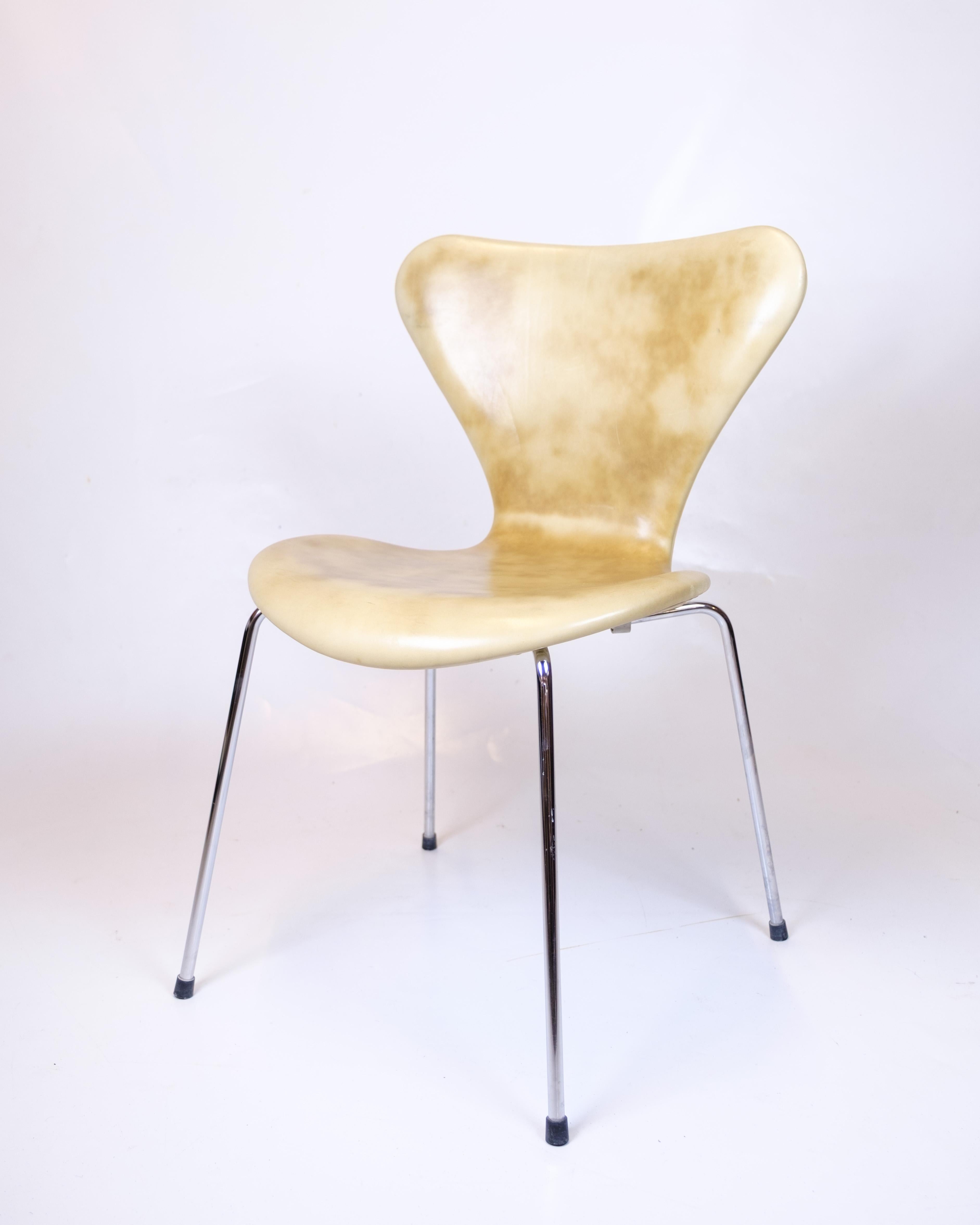 Danish Set Of Eight Series Seven Chairs Model 3107 In Natural Leather By Arne Jacobsen For Sale