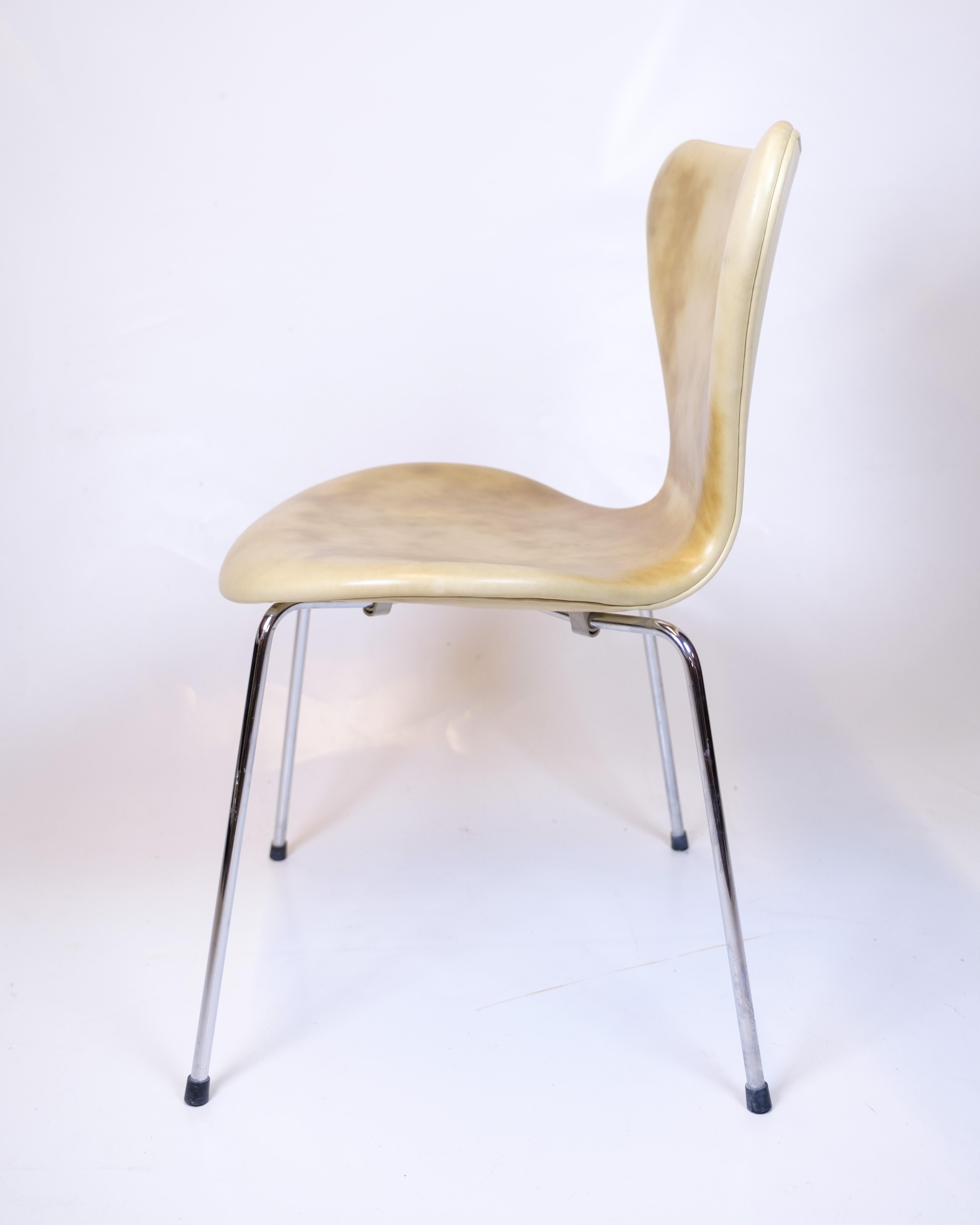 Set Of Eight Series Seven Chairs Model 3107 In Natural Leather By Arne Jacobsen For Sale 1