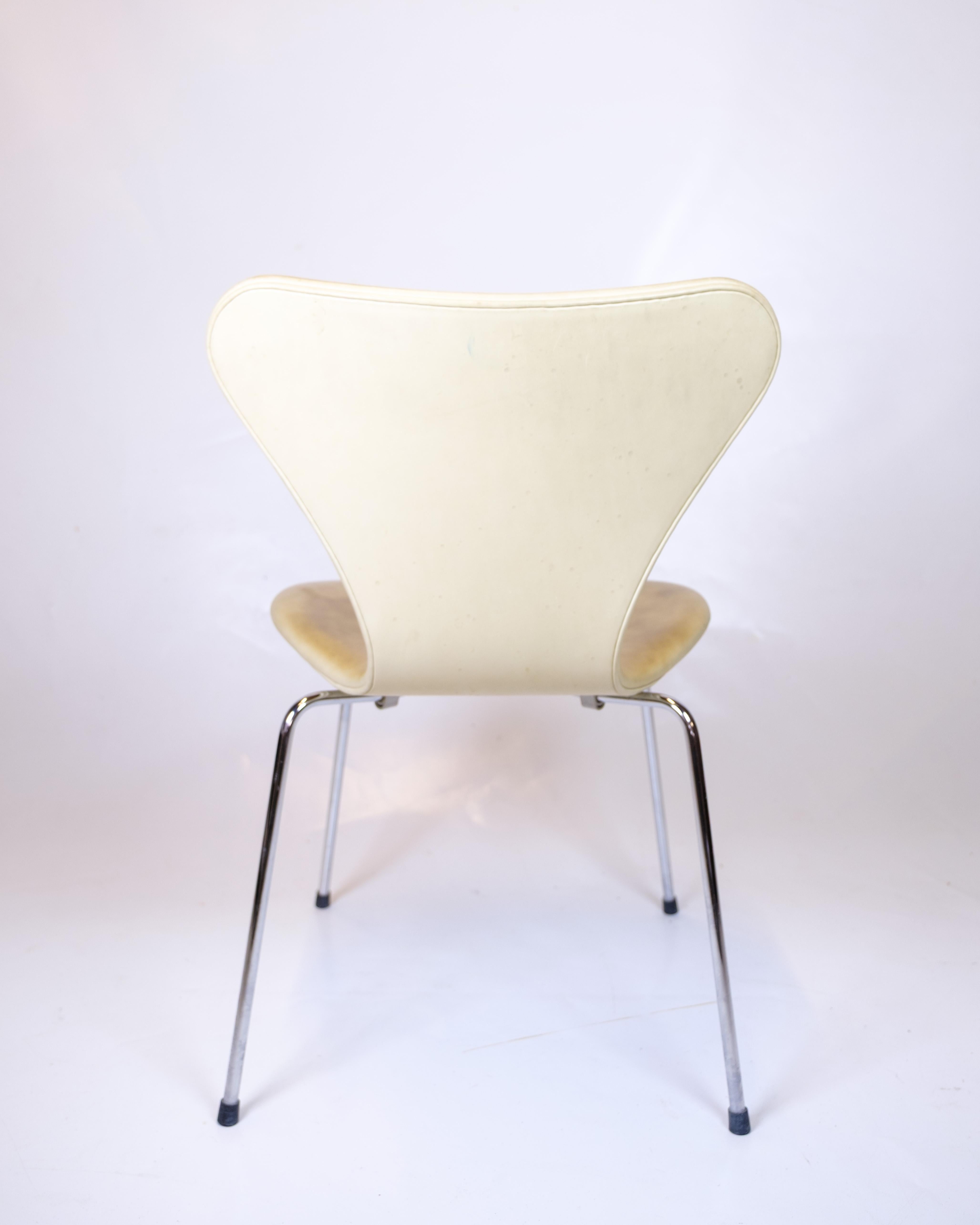 Set Of Eight Series Seven Chairs Model 3107 In Natural Leather By Arne Jacobsen For Sale 2