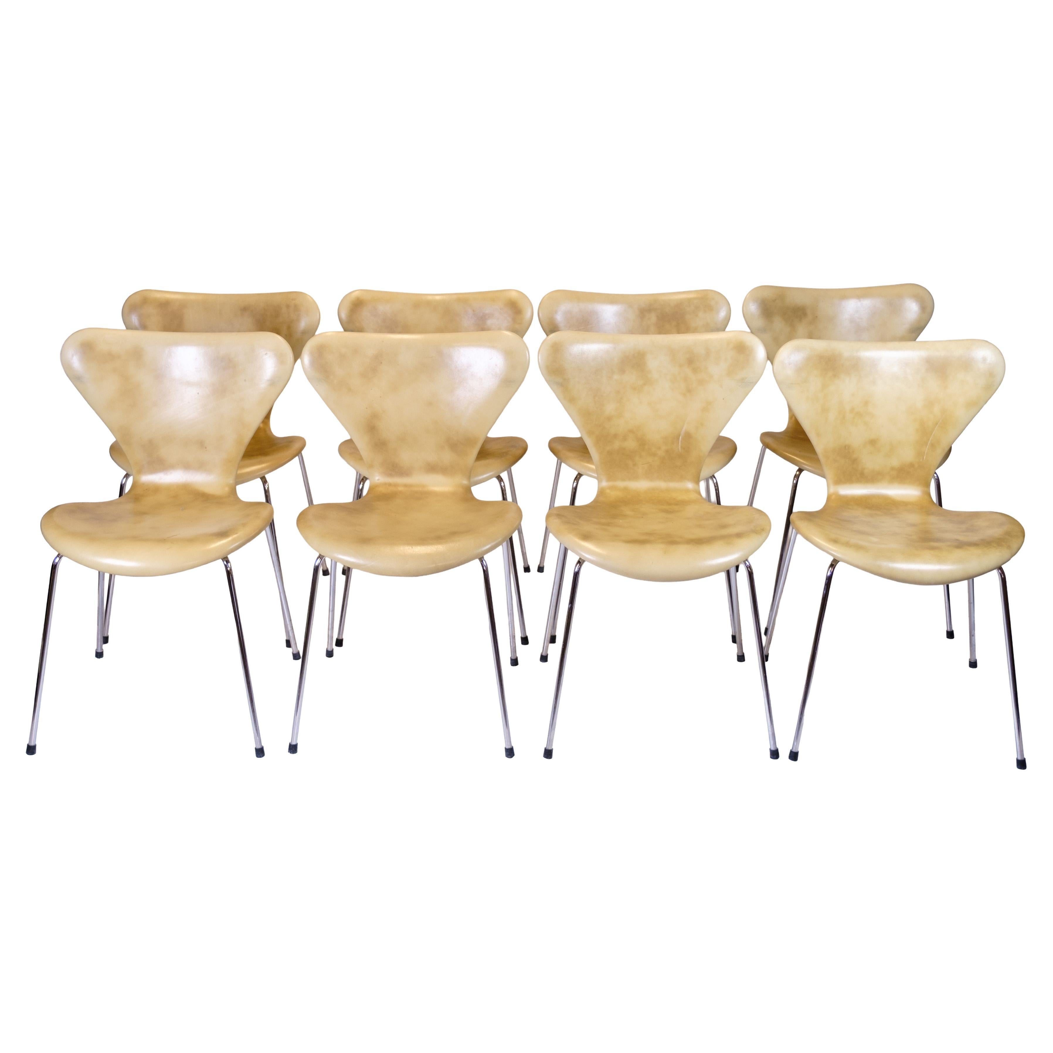 Set Of Eight Series Seven Chairs Model 3107 In Natural Leather By Arne Jacobsen