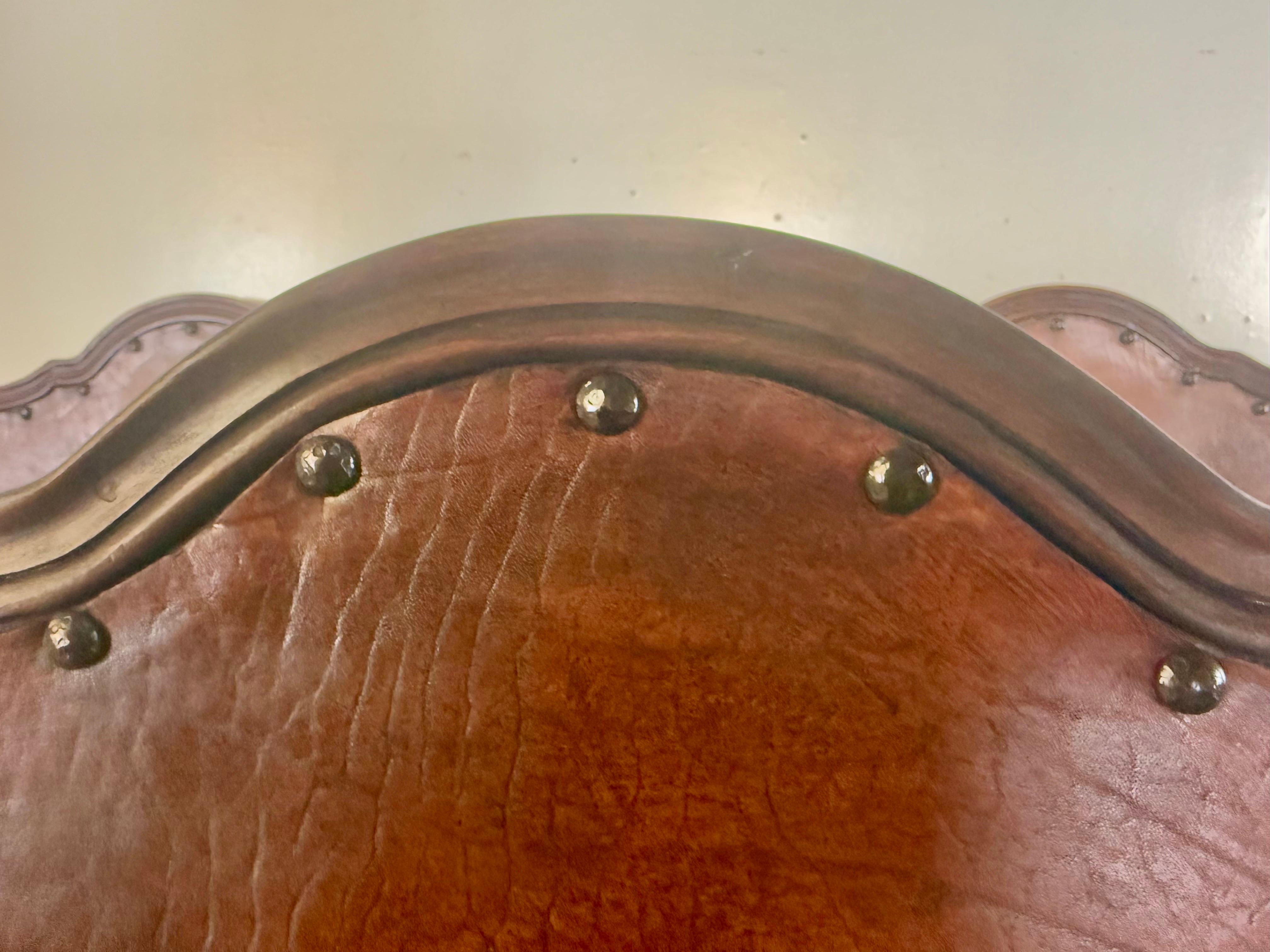 Pelle Set di otto sedie da pranzo in pelle e noce spagnolo in vendita