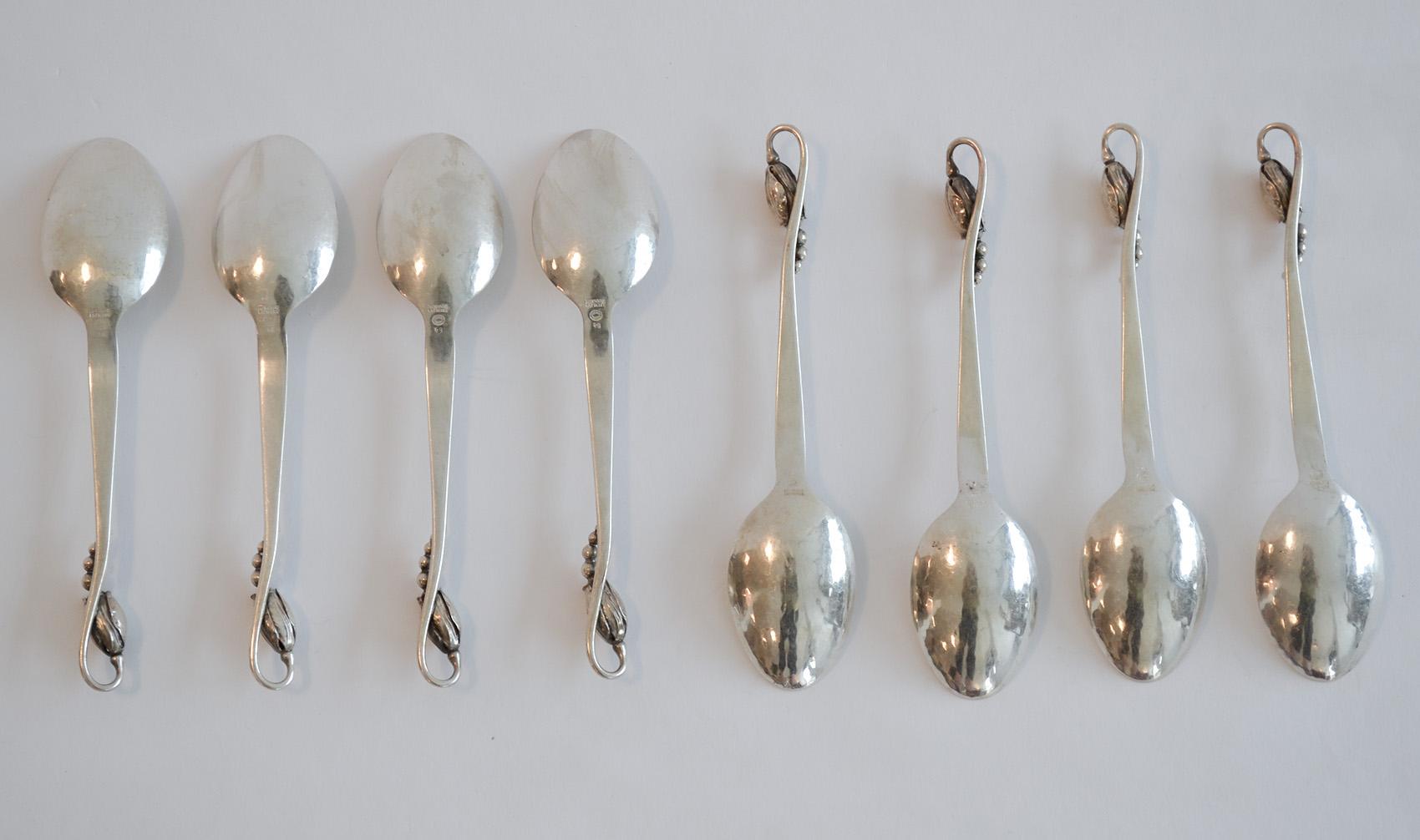 Satz von acht Sterlingsilber-Blütenlöffeln von Georg Jensen, Dänemark (Dänisch) im Angebot