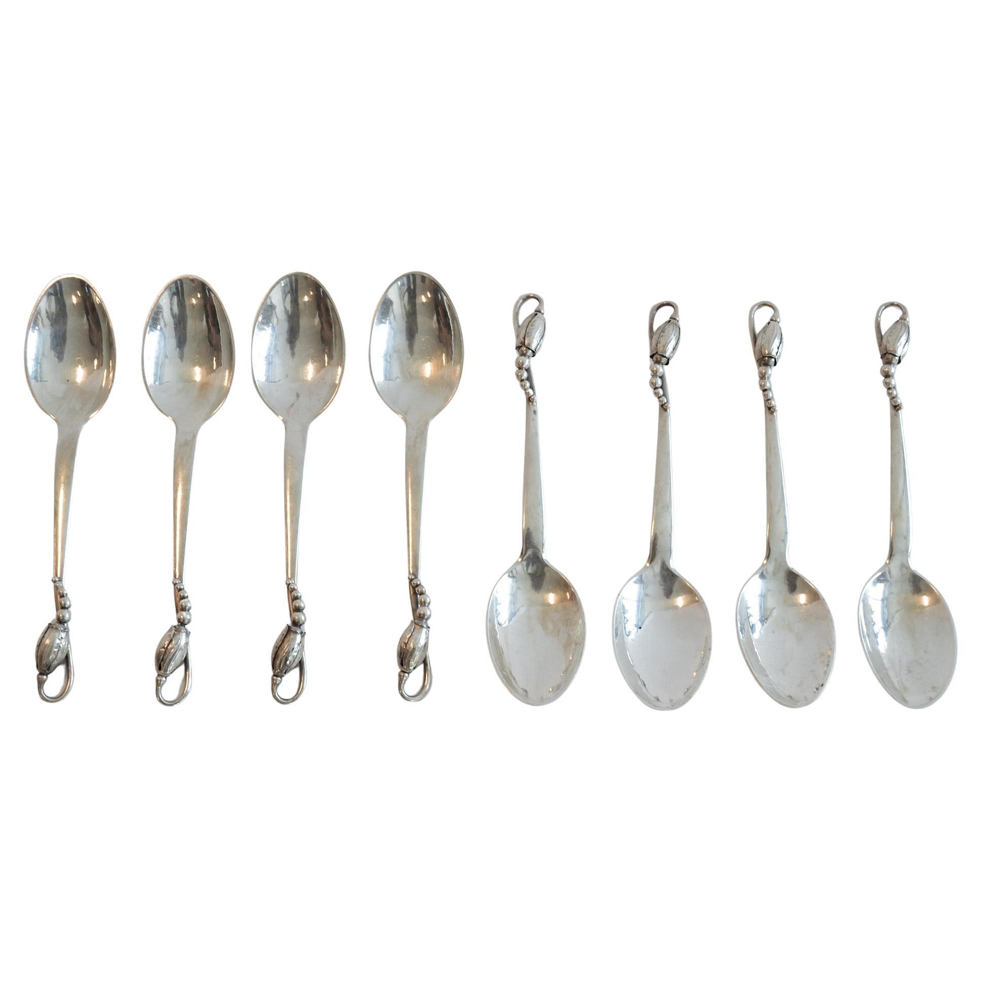 Juego de ocho cucharas en flor de plata de ley de Georg Jensen, Dinamarca