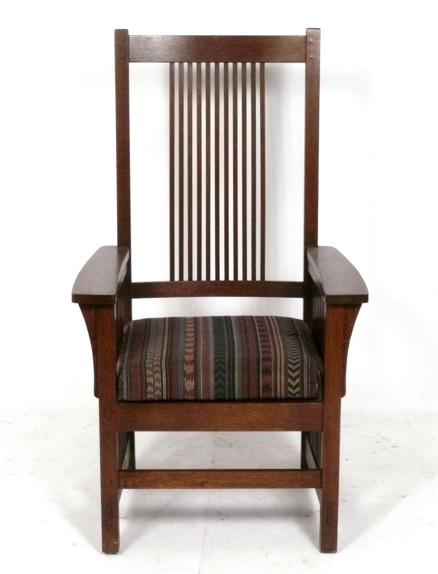 Set of Eight Stickley Mission Oak Arts and Crafts Dining Chairs In Good Condition For Sale In Atlanta, GA