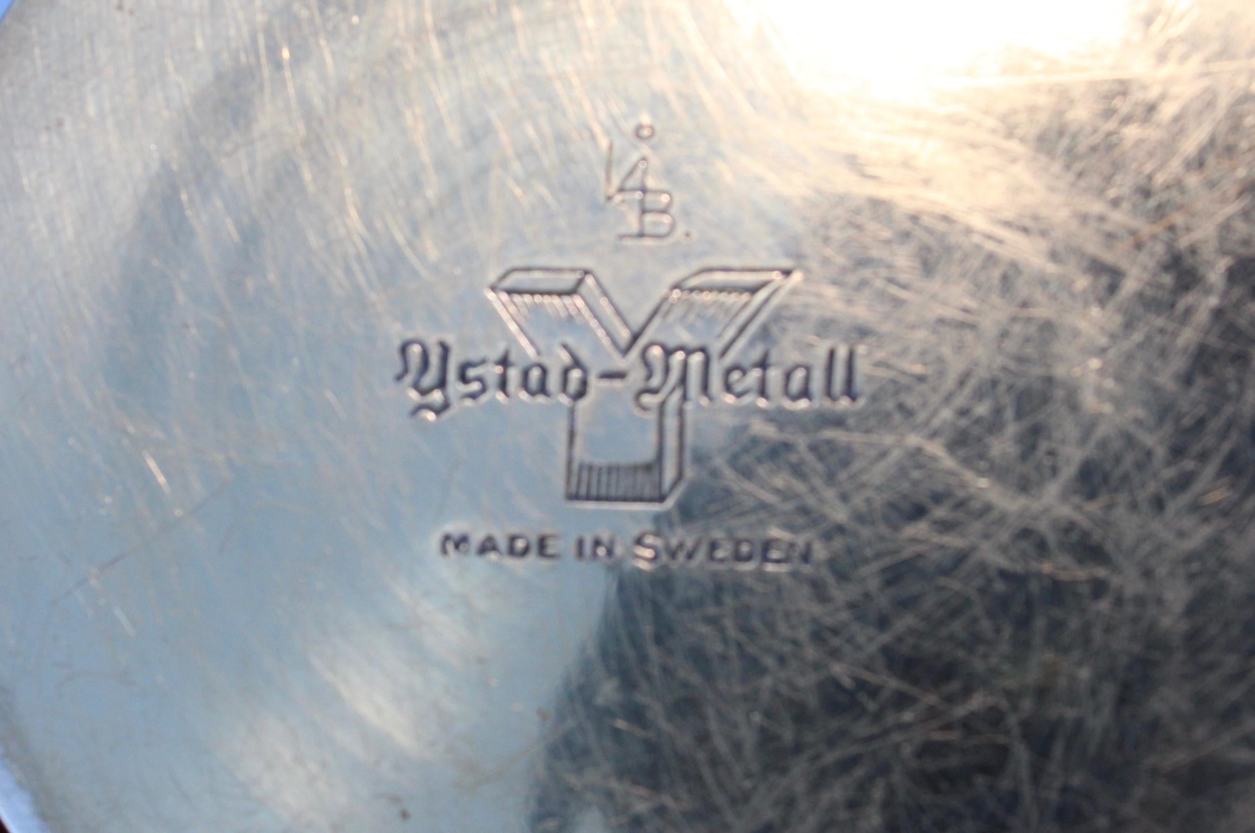 Ensemble de huit bougeoirs suédois en laiton par Ystad Metall en vente 1