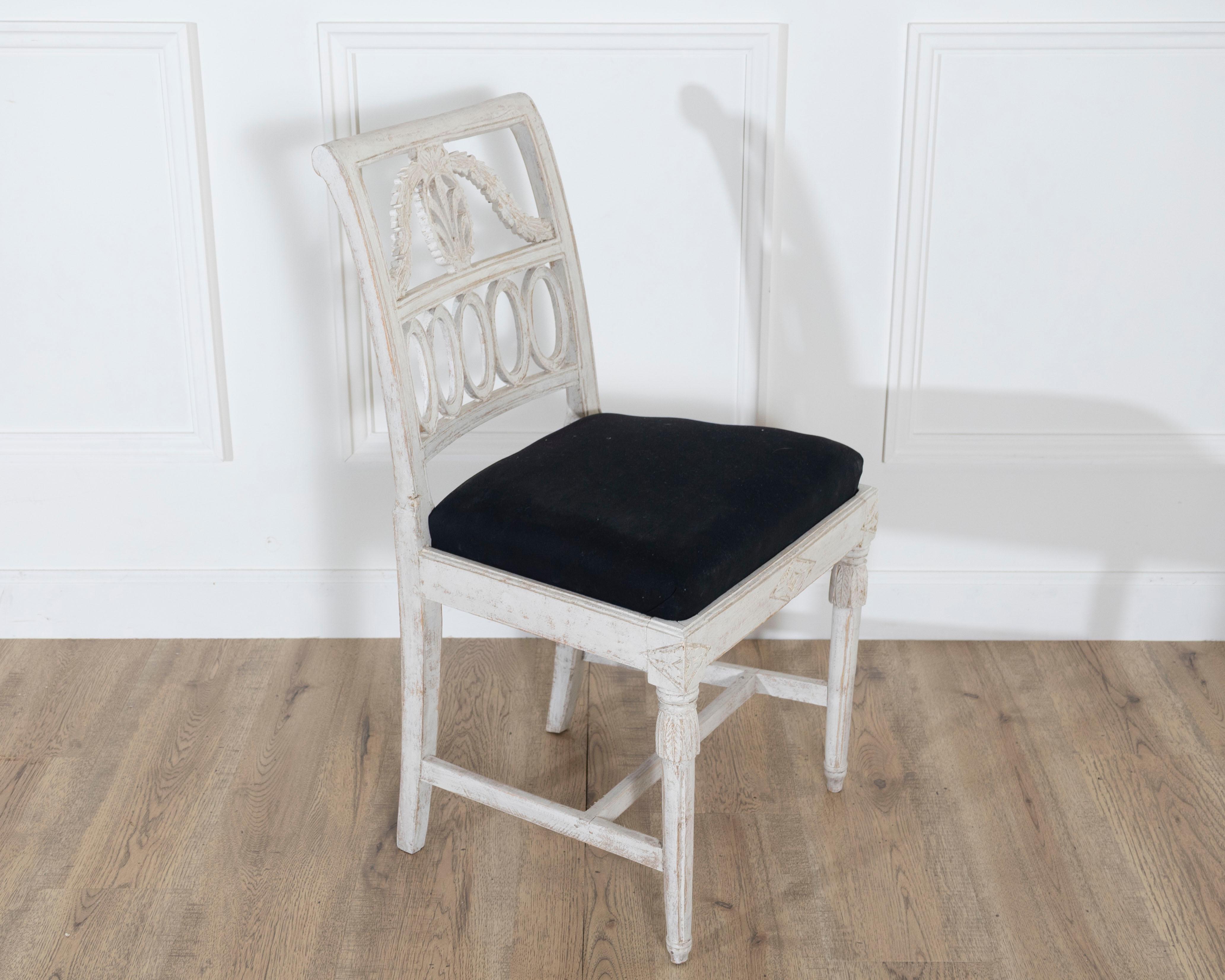 Set of Eight Swedish Gustavian Dining Chairs, circa 1820 im Angebot 5
