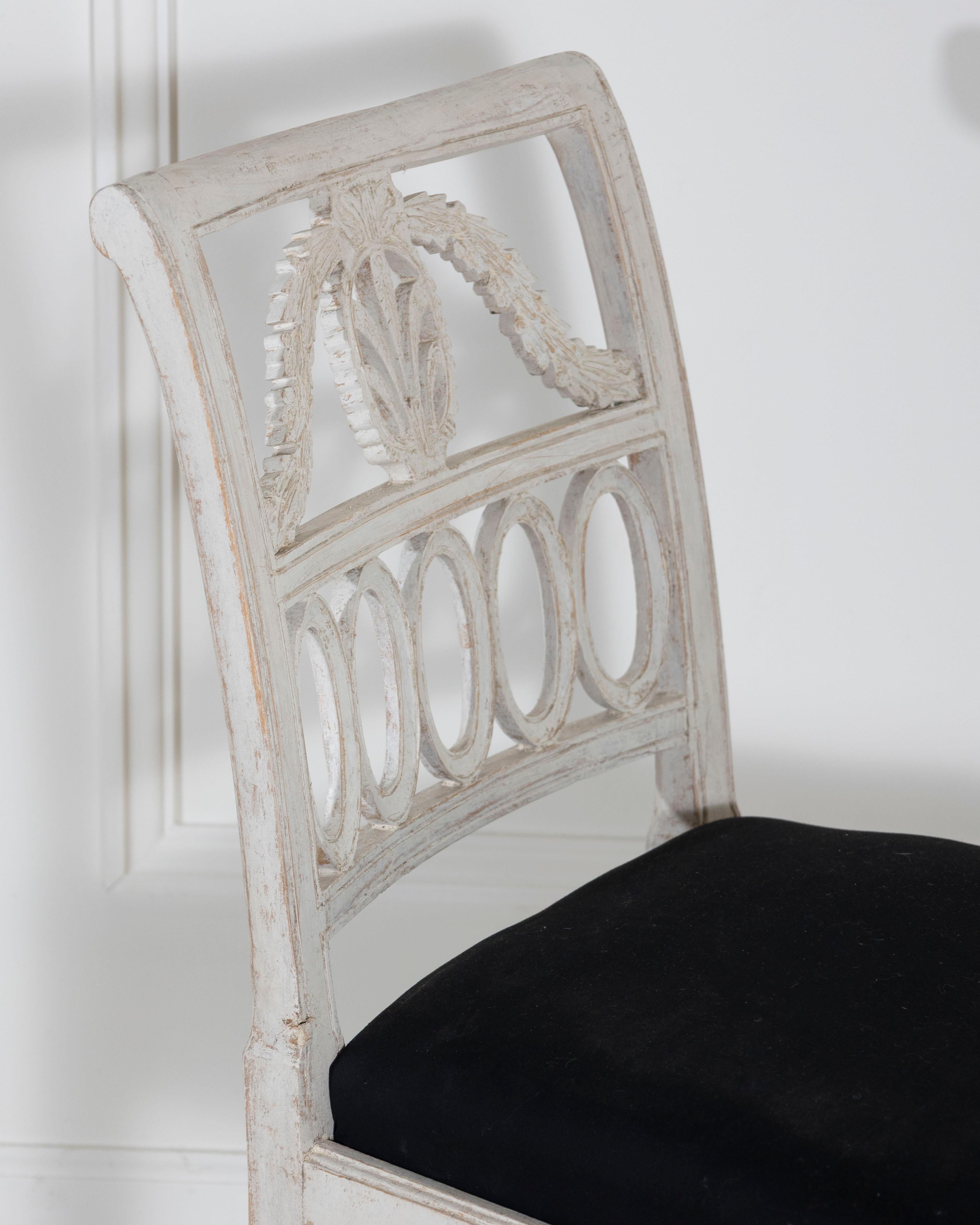 Set of Eight Swedish Gustavian Dining Chairs, circa 1820 im Angebot 6