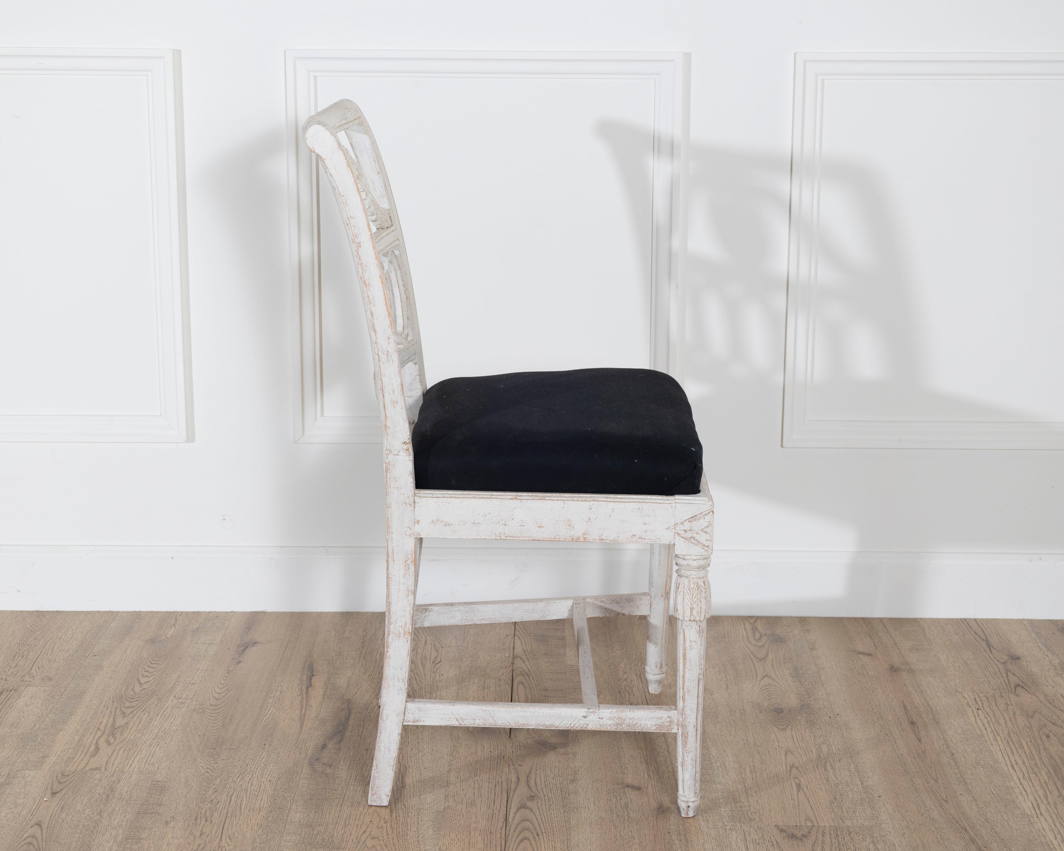 Set of Eight Swedish Gustavian Dining Chairs, circa 1820 im Angebot 9