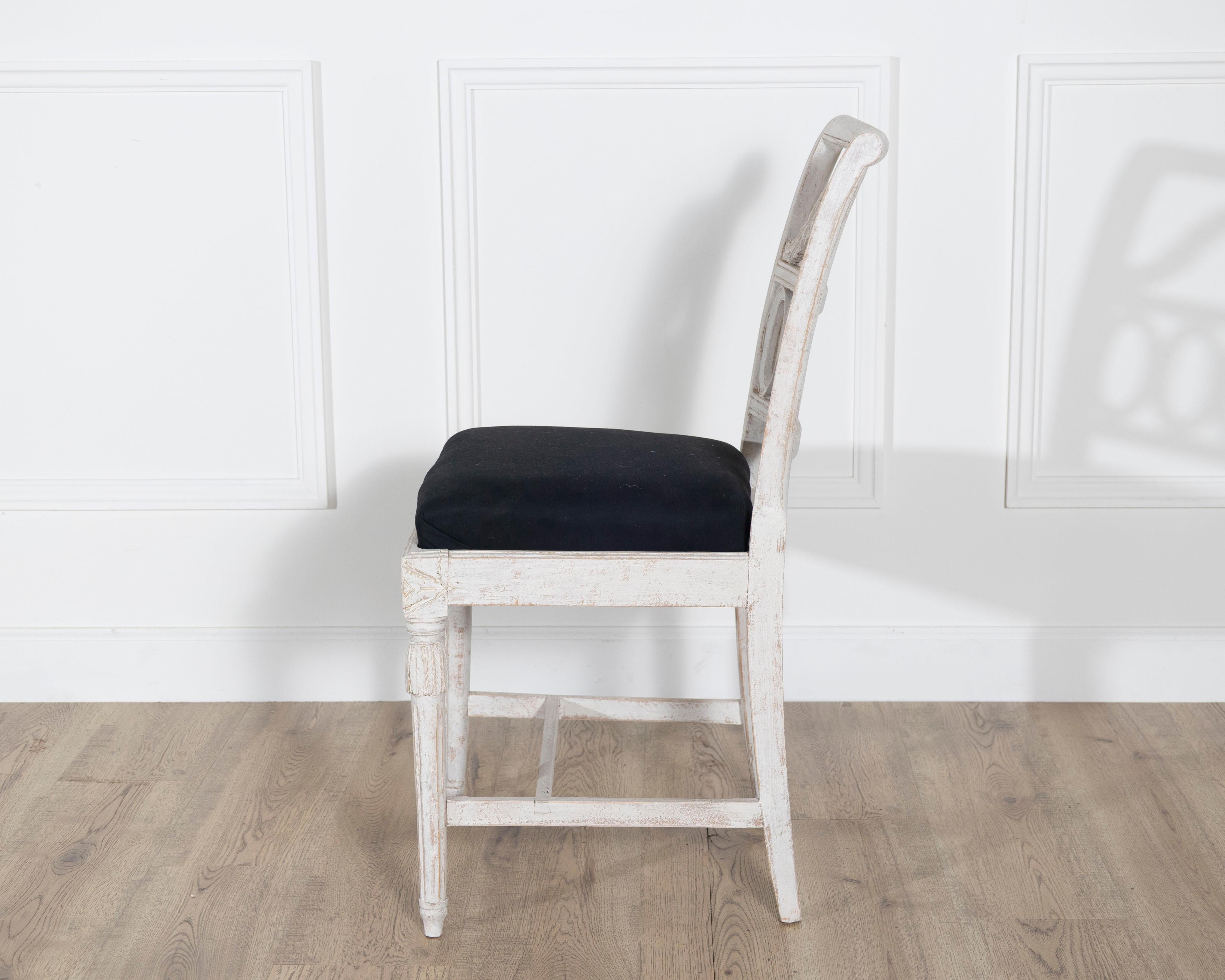 Set of Eight Swedish Gustavian Dining Chairs, circa 1820 im Angebot 11