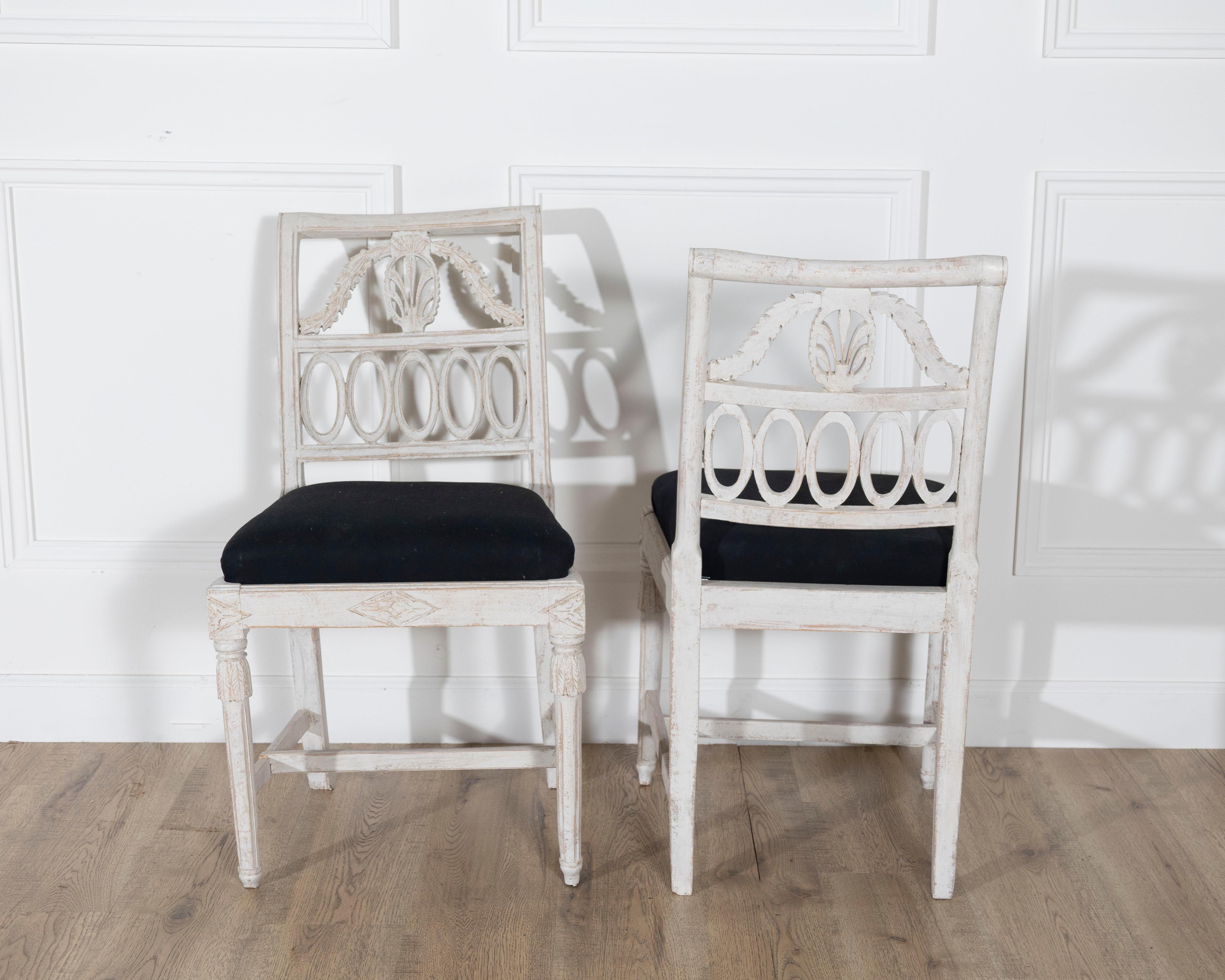 Set of Eight Swedish Gustavian Dining Chairs, circa 1820 im Angebot 1