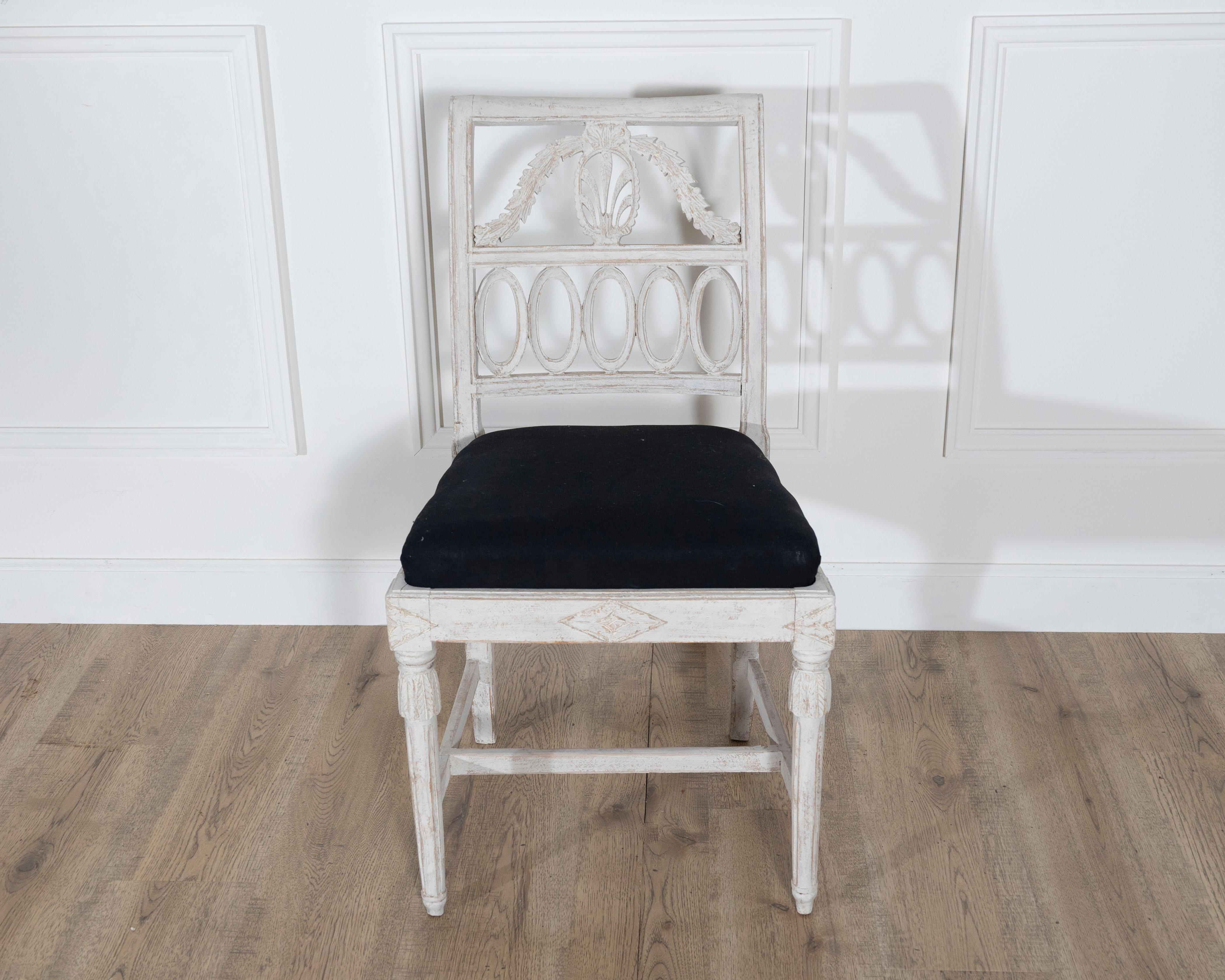 Set of Eight Swedish Gustavian Dining Chairs, circa 1820 im Angebot 2