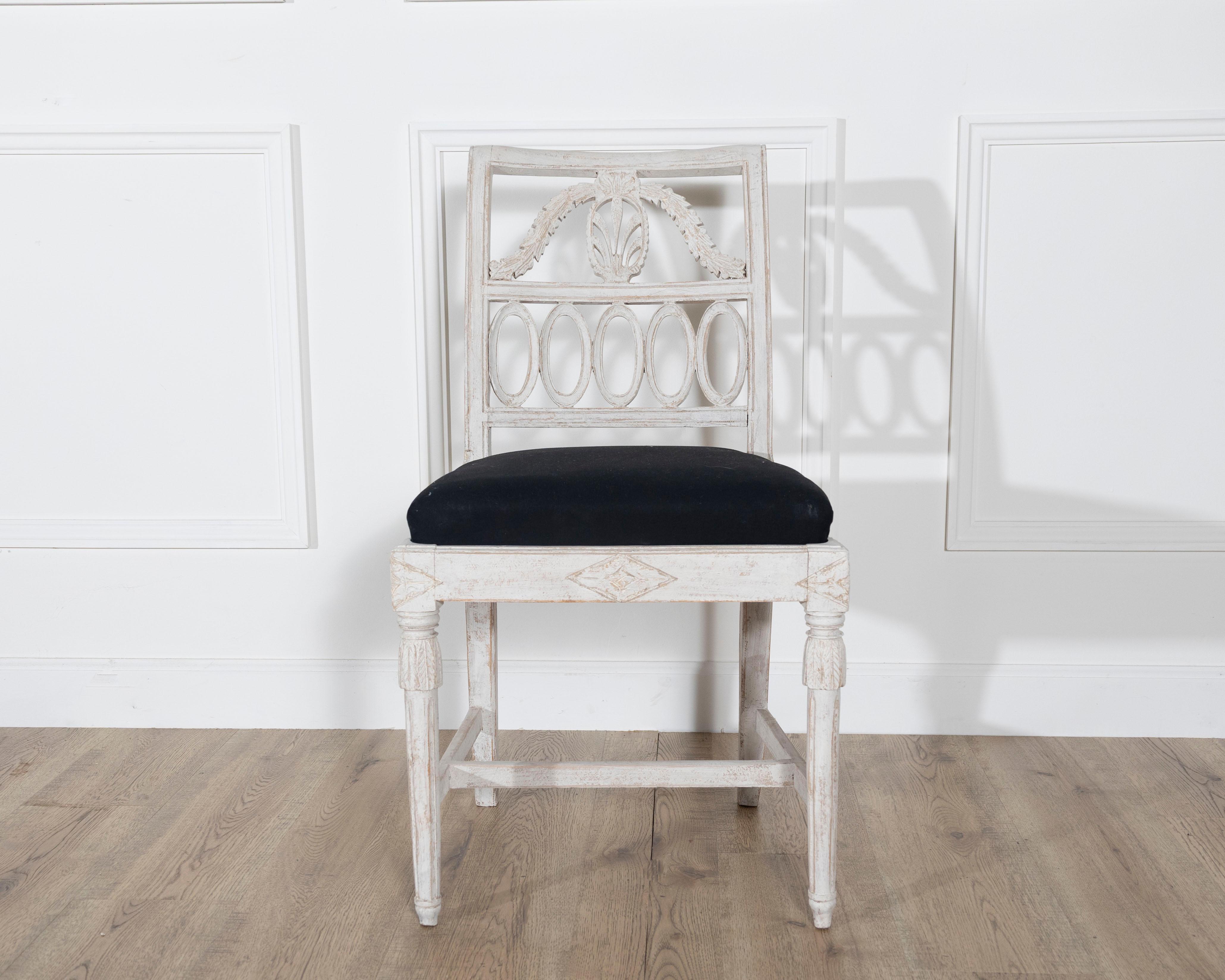 Set of Eight Swedish Gustavian Dining Chairs, circa 1820 im Angebot 3