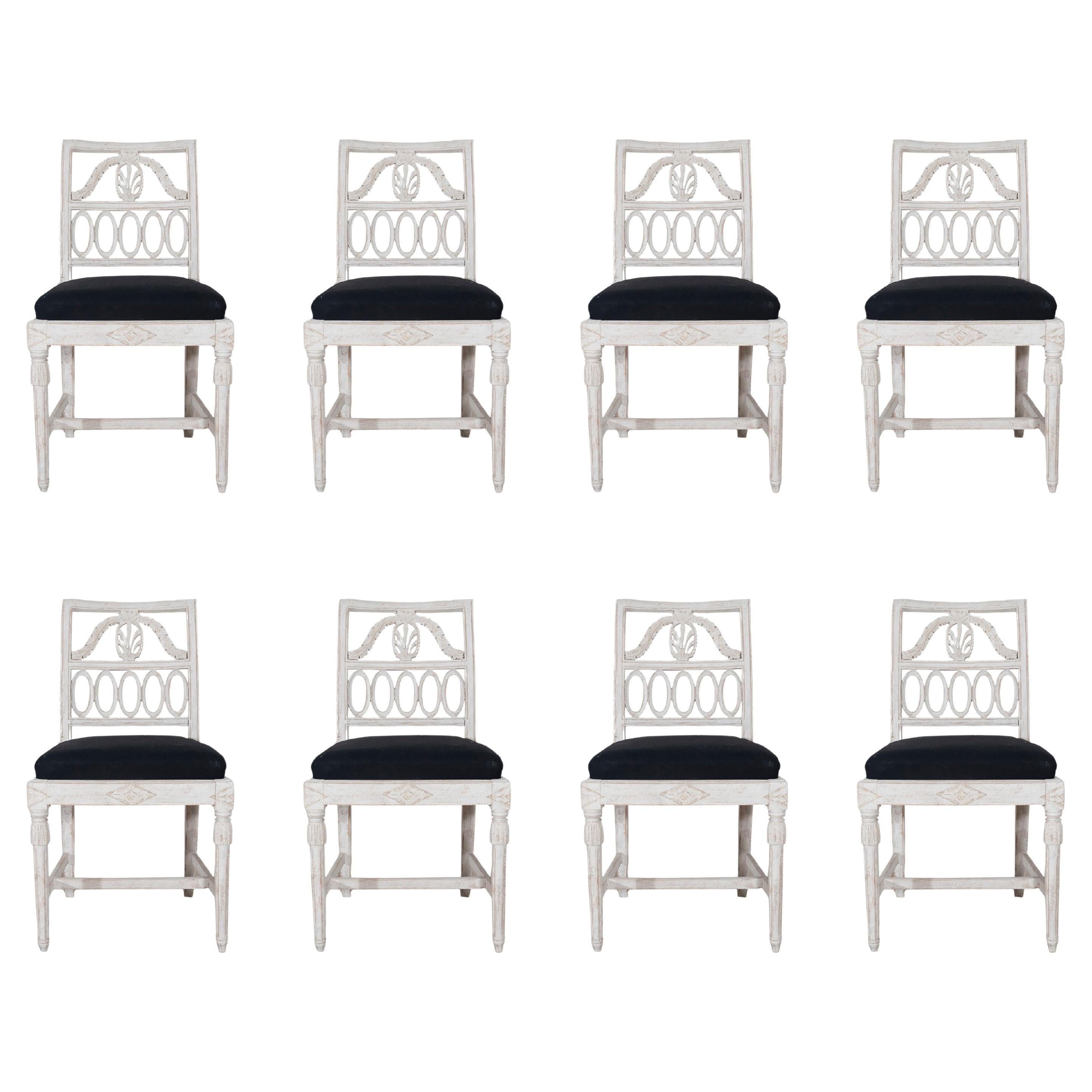 Set of Eight Swedish Gustavian Dining Chairs, circa 1820 im Angebot