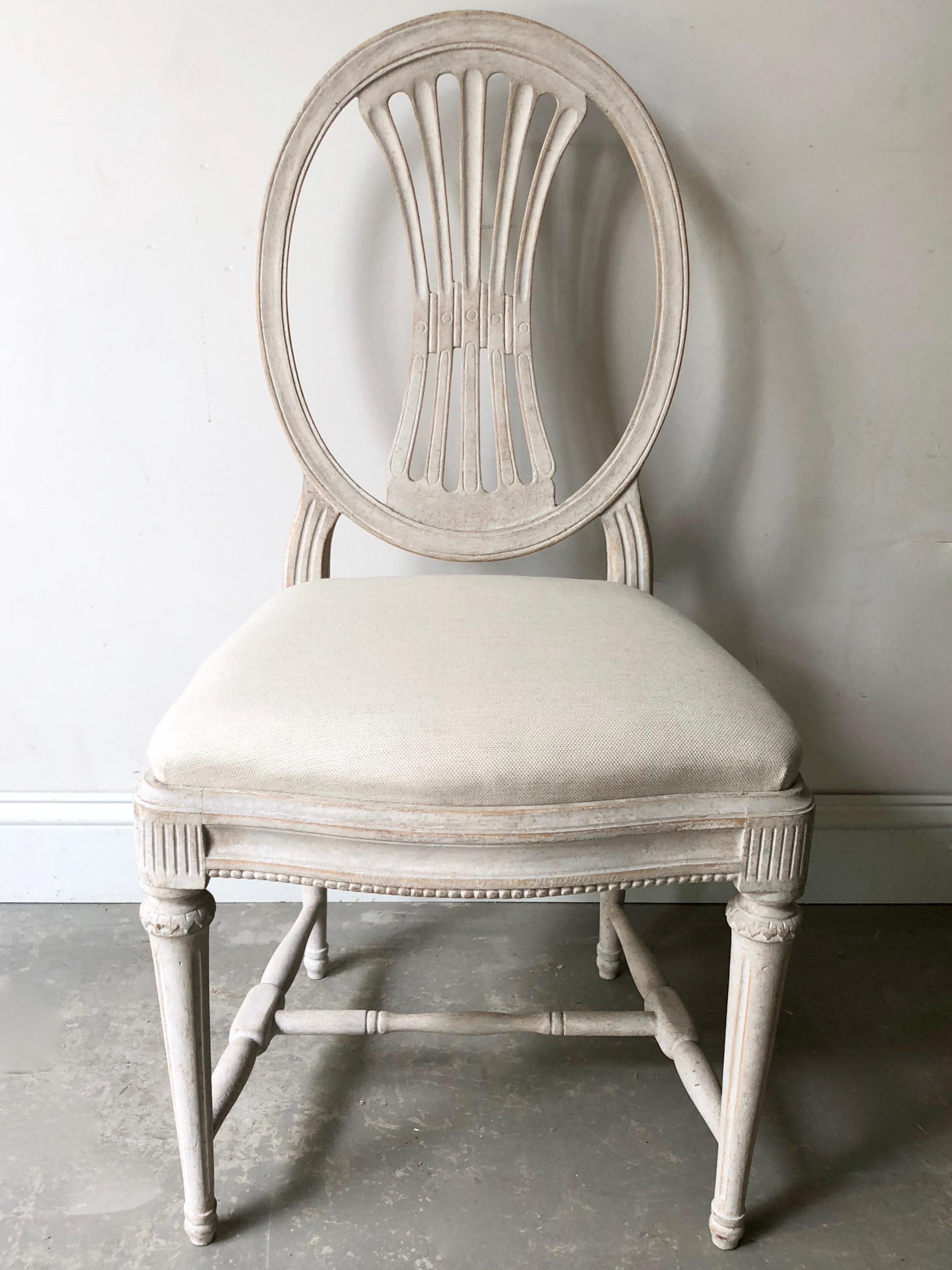 Hand-Carved Set of Eight Swedish Painted Weatsheaf Dining Chairs