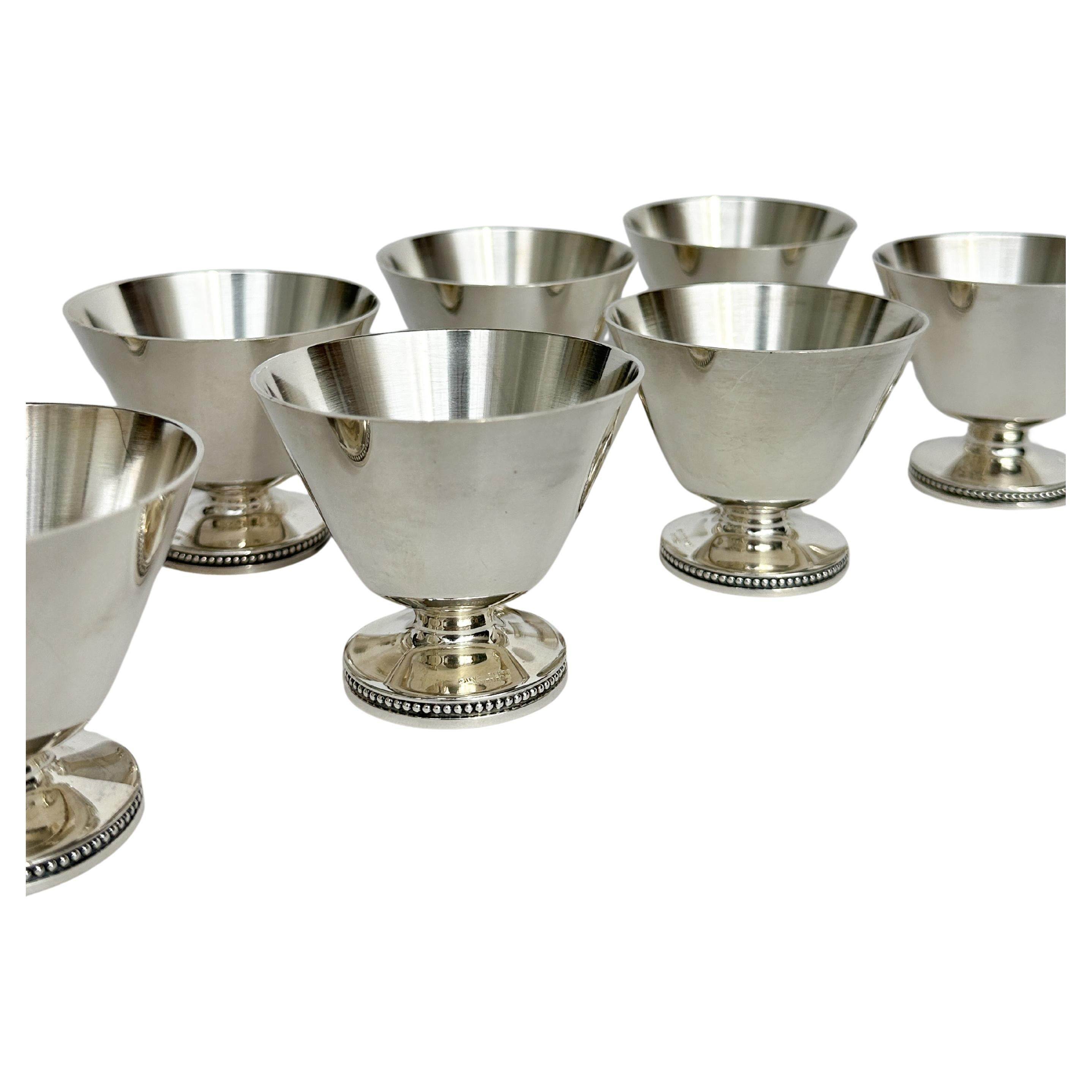 Set of eight Swedish silverplated cups, hand-crafted in Gothenburg Sweden in the 1940s. 

Marked ‚silver plate‘ on the base, but possibly made of nickel silver. 

Height: 6 cm
Diameter: 6 cm