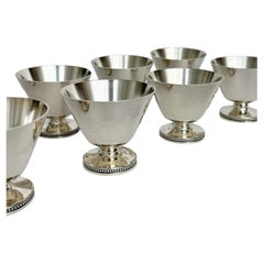 Satz von acht schwedischen Silberbechern Cocktailglas Neusilber 1940er Jahre Art Deco