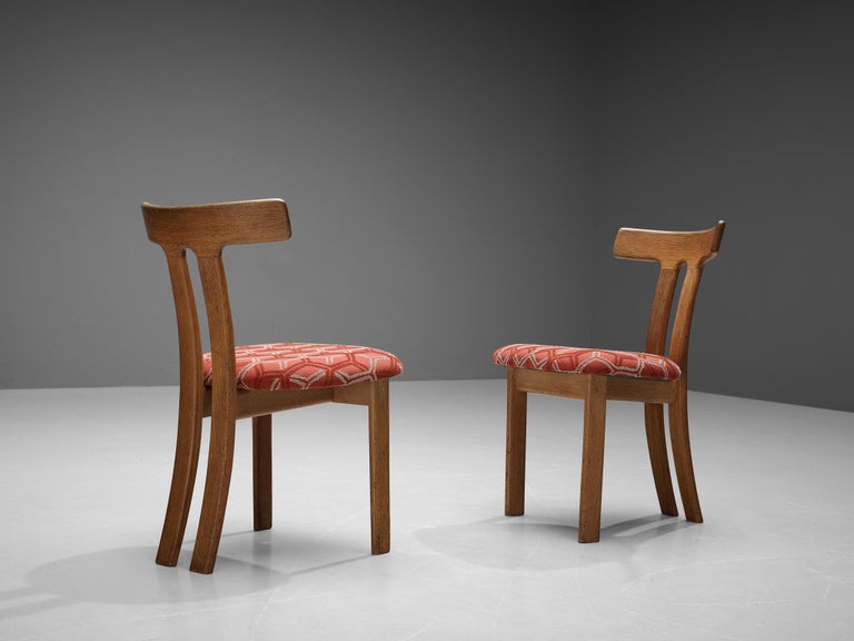 Mid-Century Modern Set of Eight 'T-shape' Dining Chairs in Oak and Red Patterned Upholstery