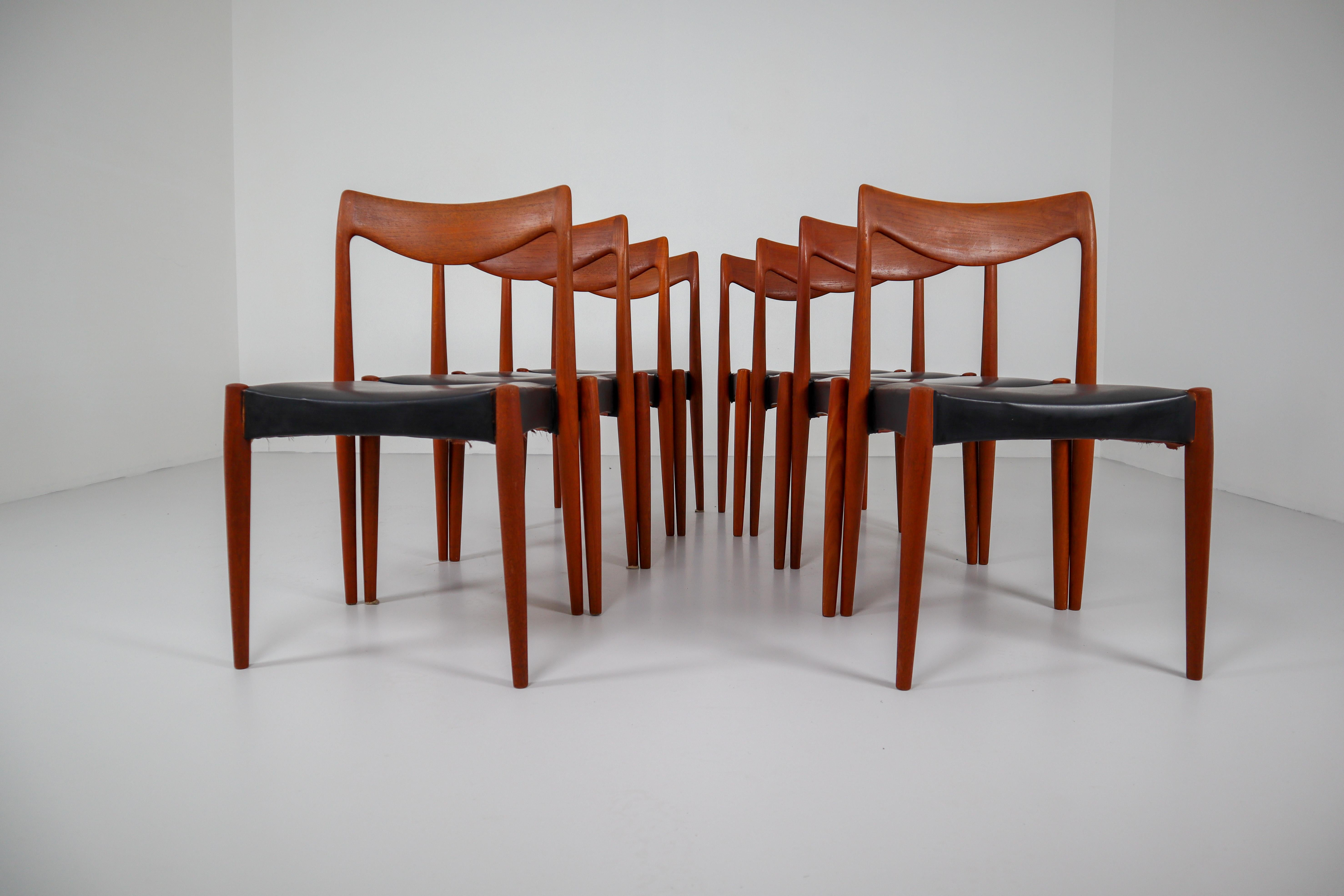 The “Bambi” chairs!

Fabulous group of eight early Mid-Century Modern Norwegian teak Gustav Bahus Bambi dining chairs, designed by Rolf Rastad and Adolf Relling, circa 1960s.

Wood in very good condition, Leatherette have some minor damages,
