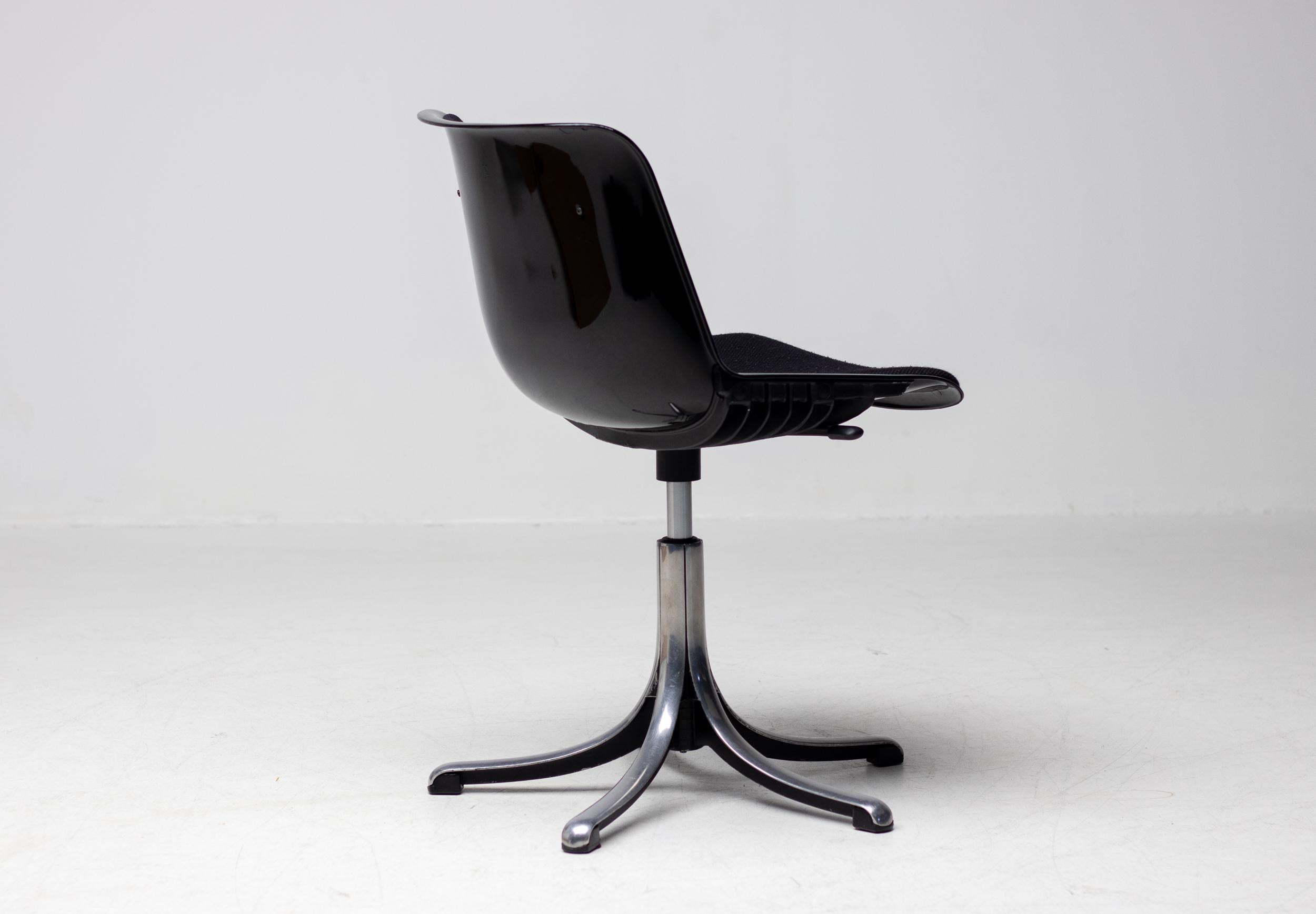 Aluminium Ensemble de huit chaises Tecno Modus d'Osvaldo Borsani pour Chanel en vente