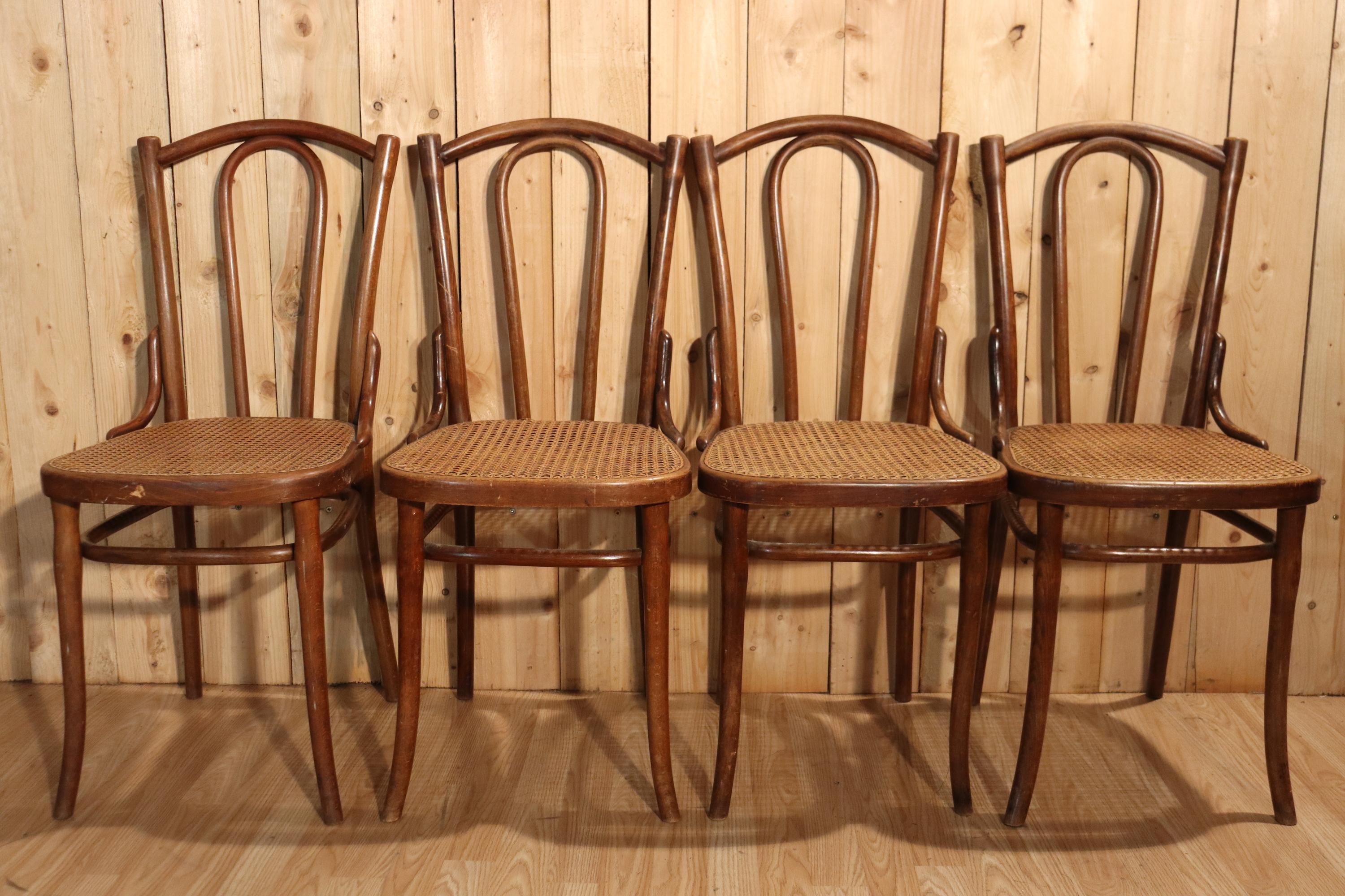 Arts and Crafts Set Of Eight Thonet Bistro Chairs No. 56 en vente