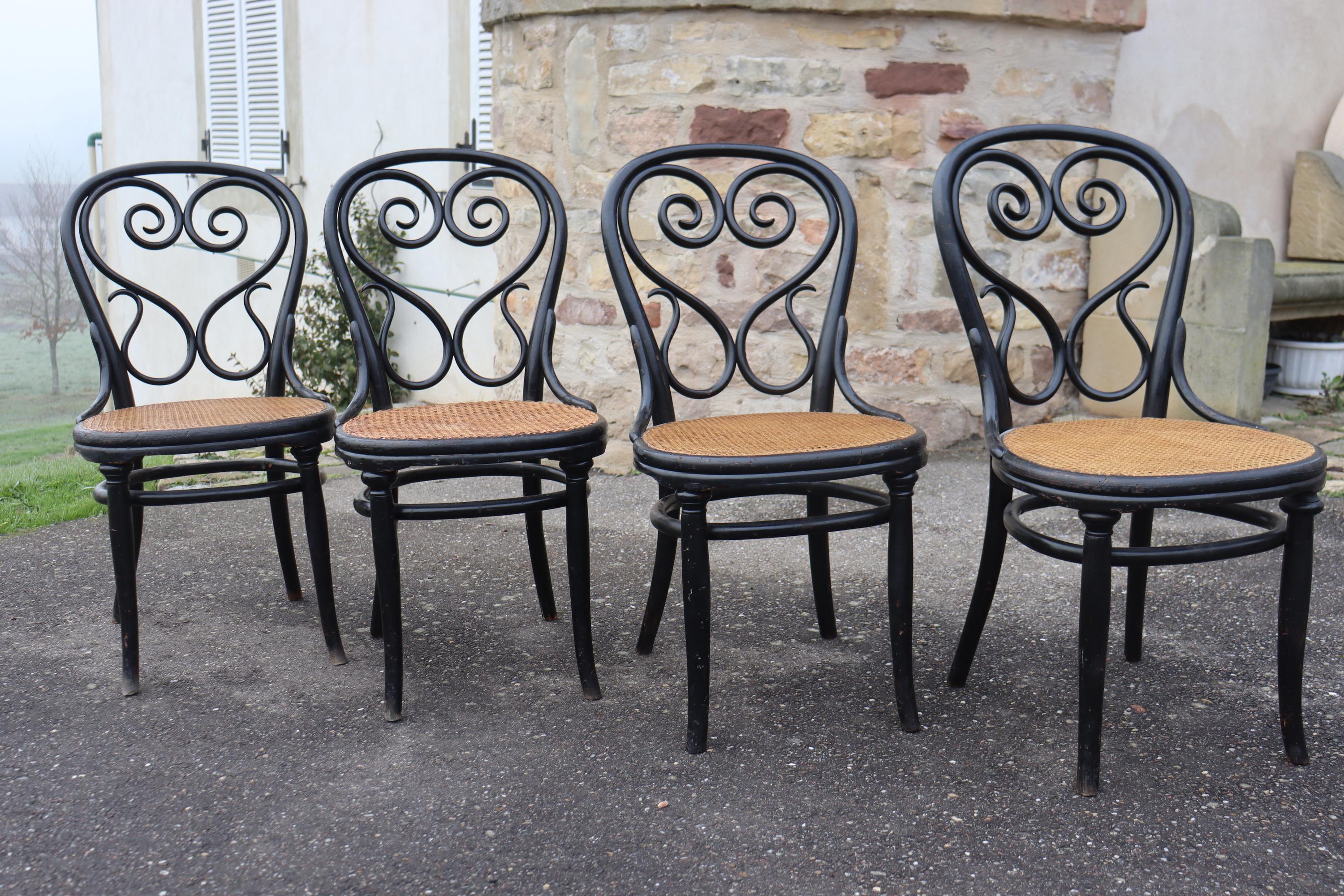 Francese Set Of Eight Thonet Chairs, Model No. 4, Known As 
