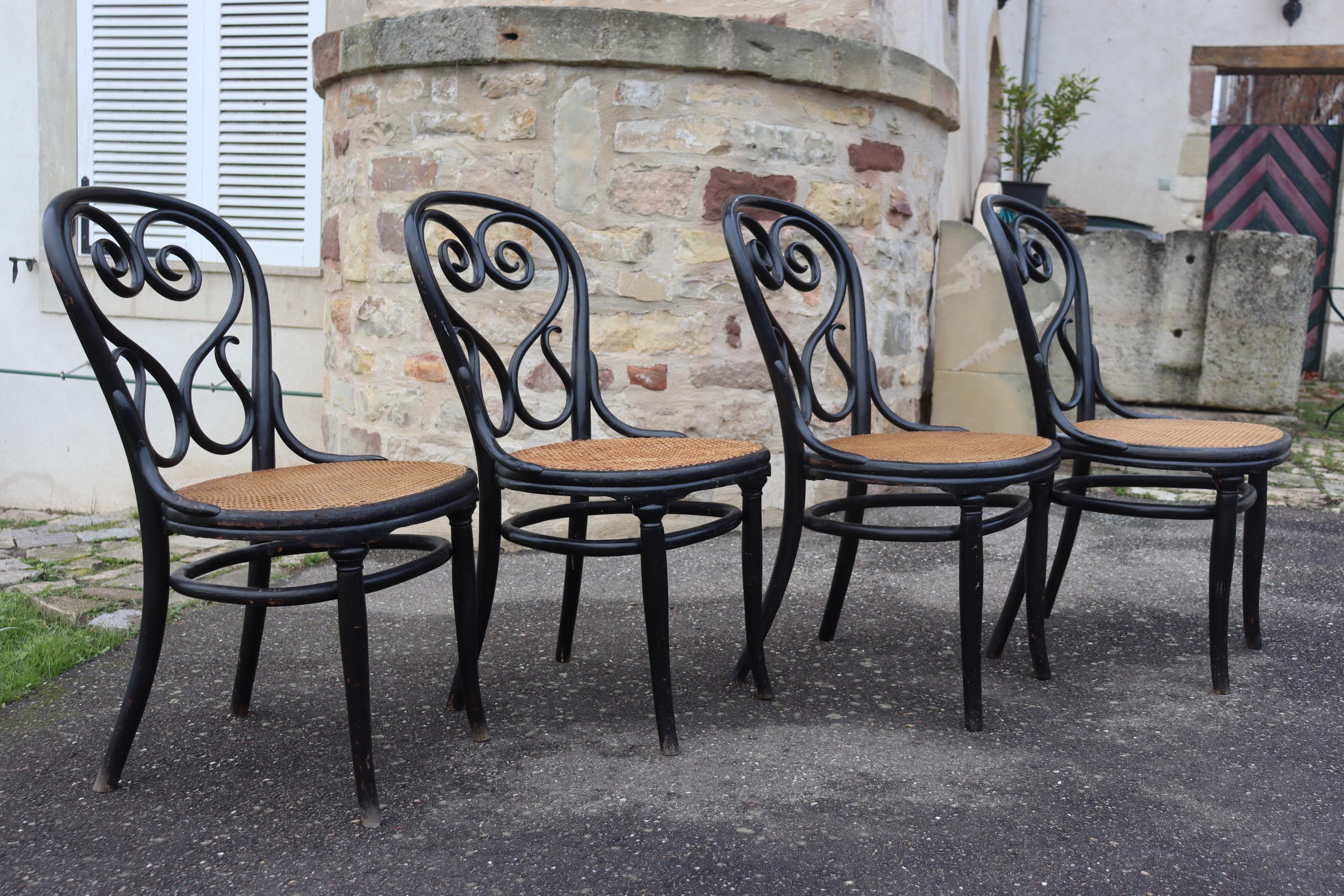 Set Of Eight Thonet Chairs, Model No. 4, Known As 