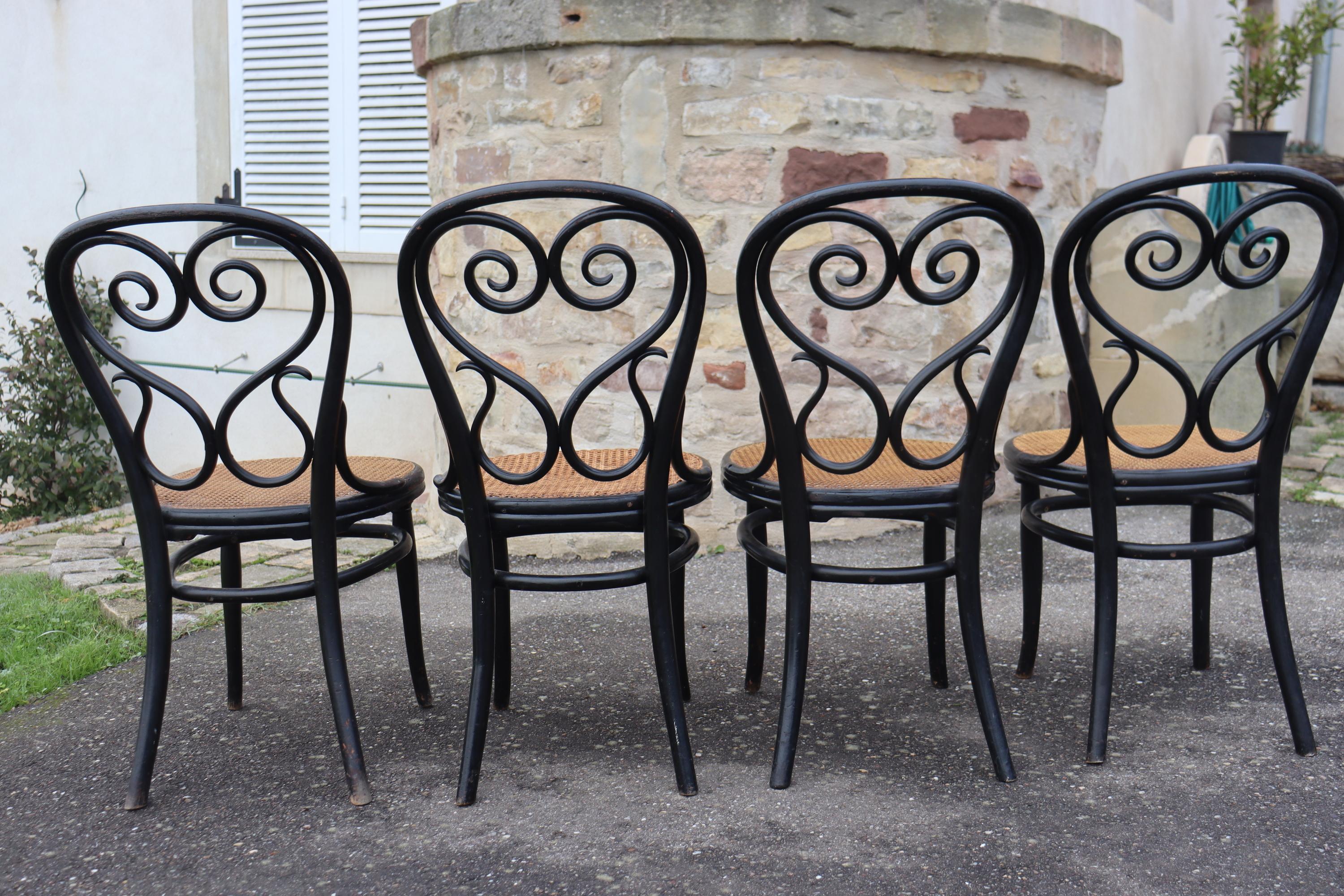 Legno Set Of Eight Thonet Chairs, Model No. 4, Known As 