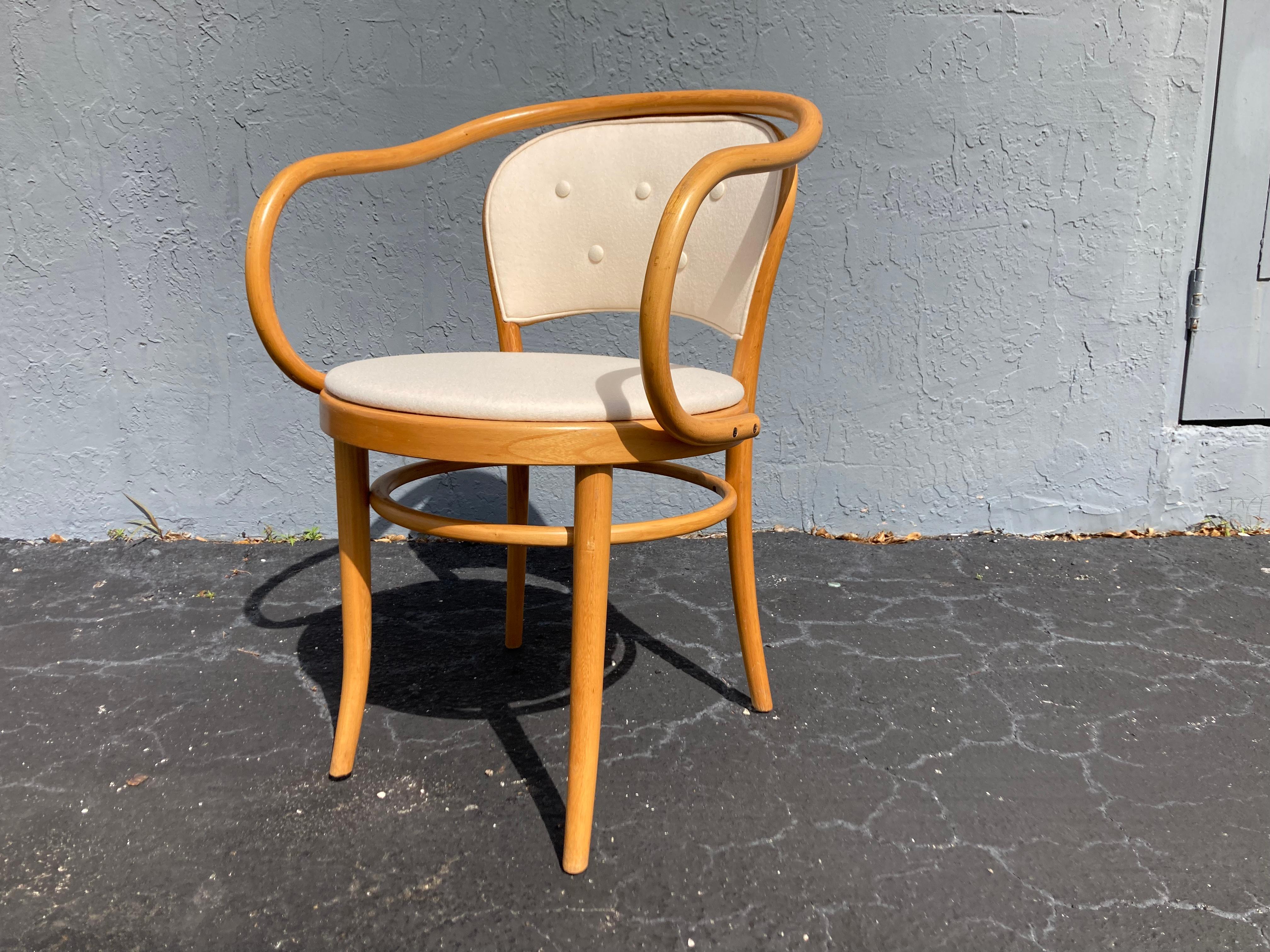 Set of Eight Thonet Dining Chairs 210, Knoll Fabric, Bentwood 4