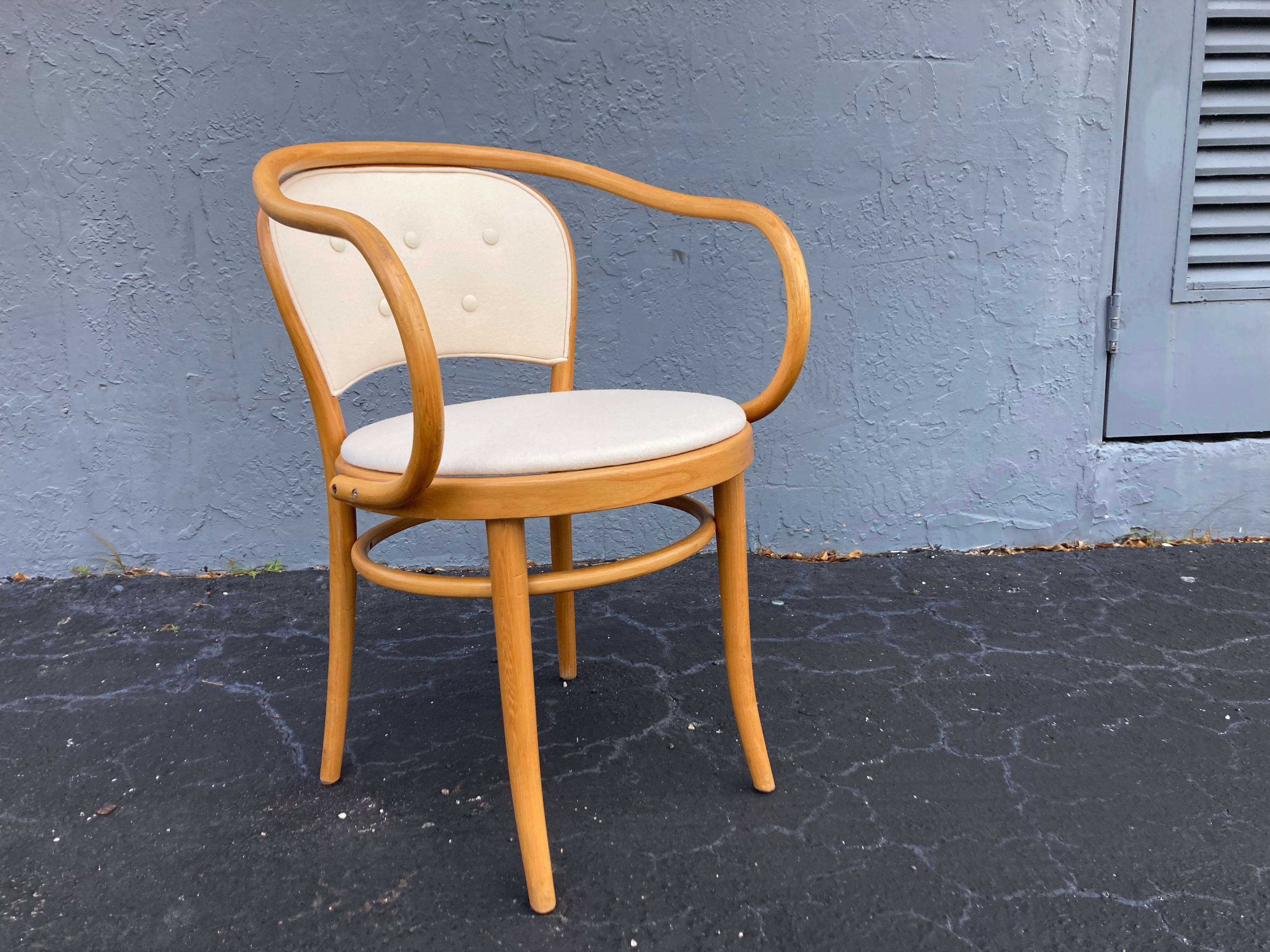 Late 20th Century Set of Eight Thonet Dining Chairs 210, Knoll Fabric, Bentwood