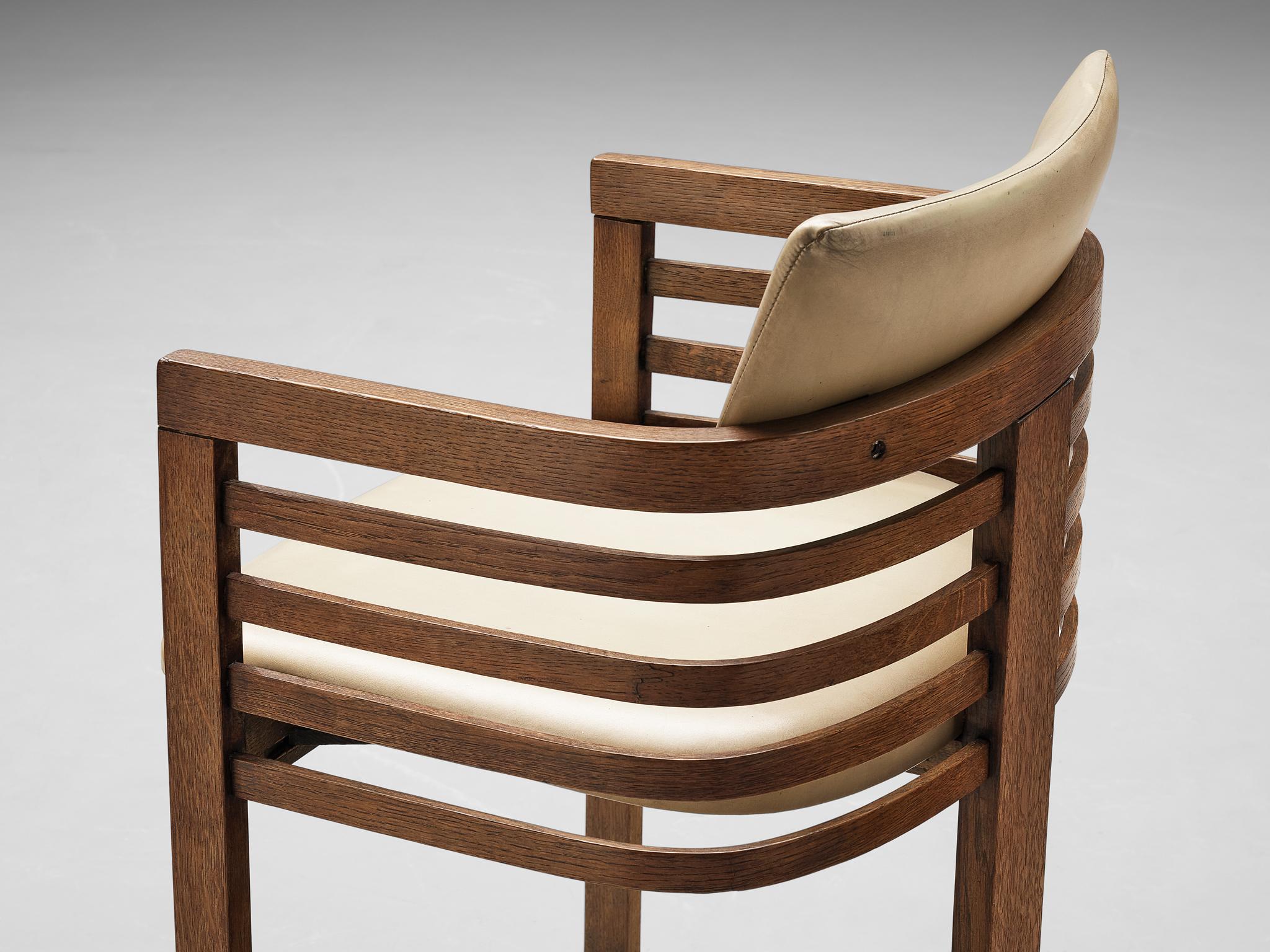 three leg dining chair