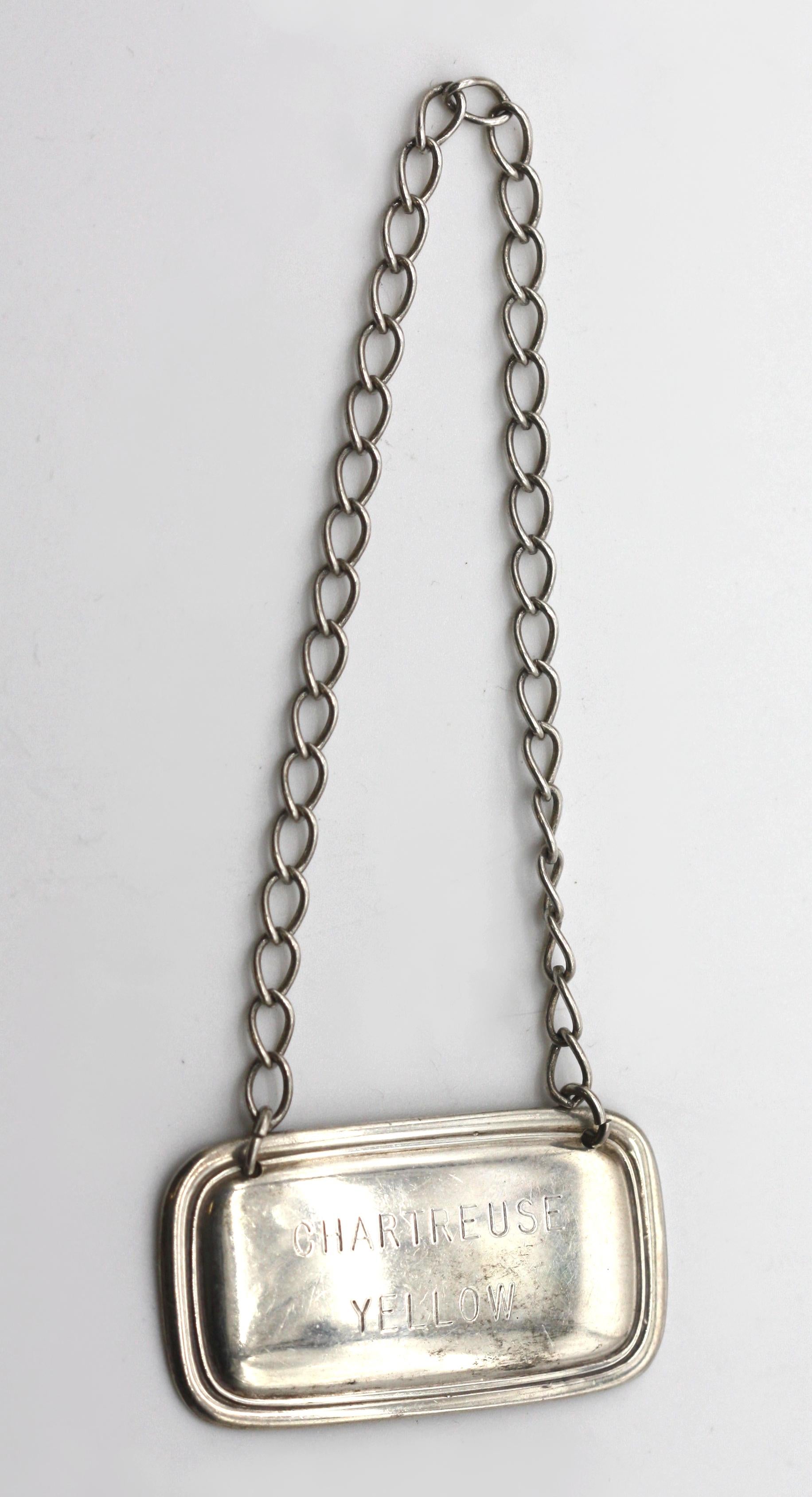 XX secolo Set di otto Tiffany & Co. Etichette per decanter in argento Sterling Americano, circa 1930 in vendita