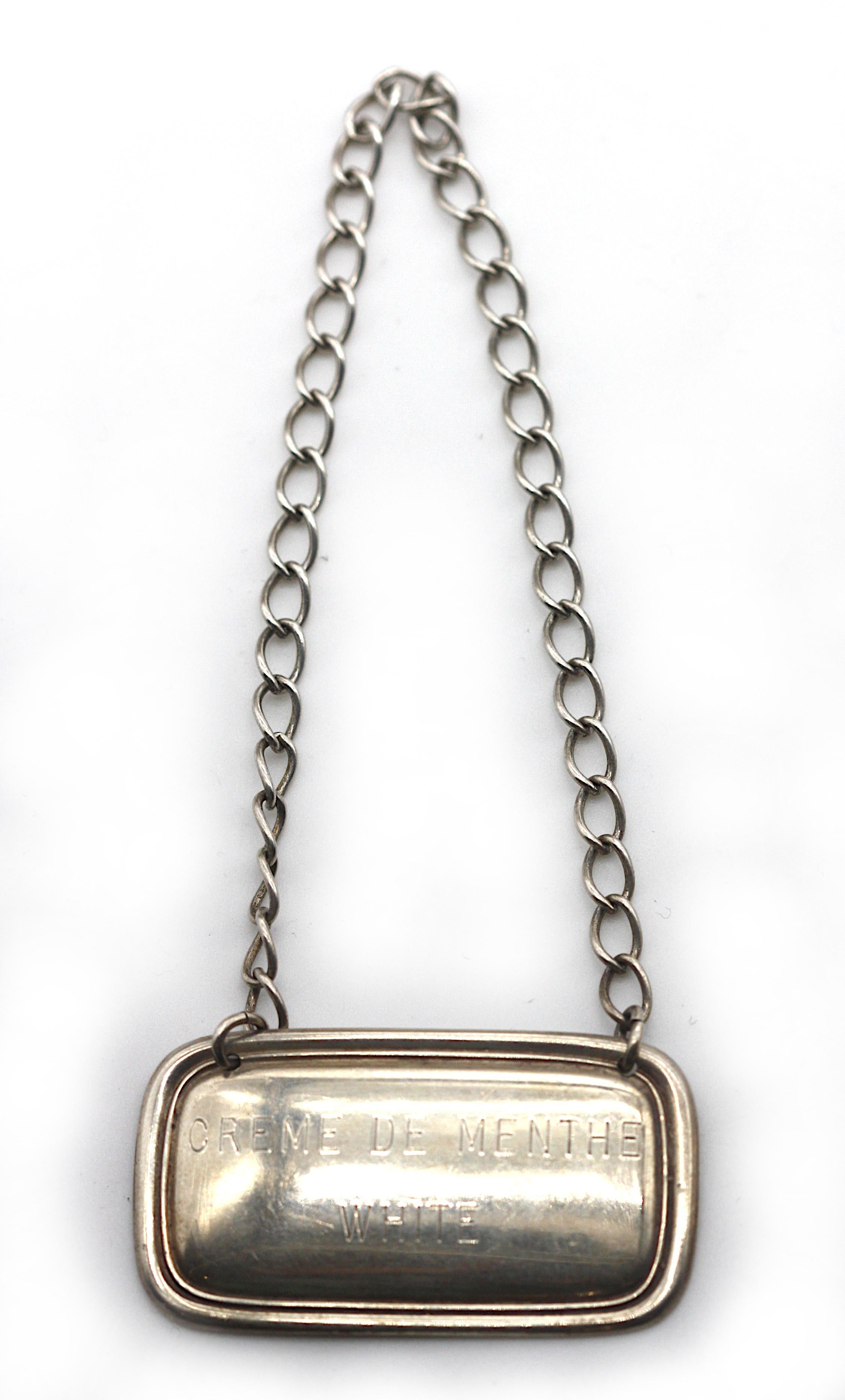 Argento Set di otto Tiffany & Co. Etichette per decanter in argento Sterling Americano, circa 1930 in vendita