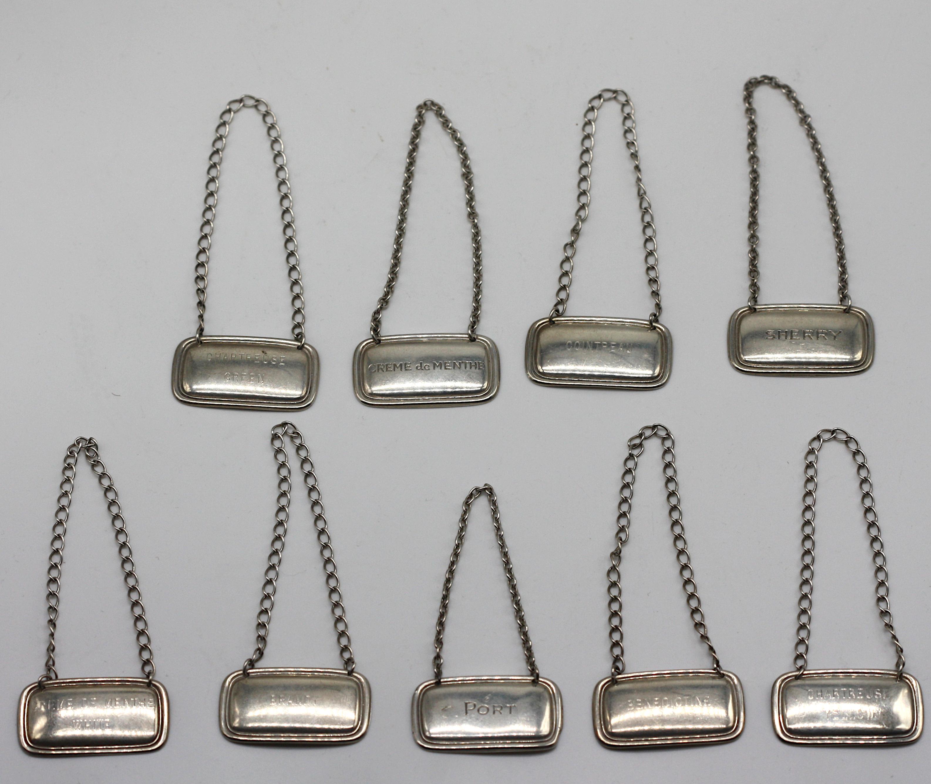 Set di otto Tiffany & Co. Etichette per decanter in argento Sterling Americano, circa 1930 in vendita 2
