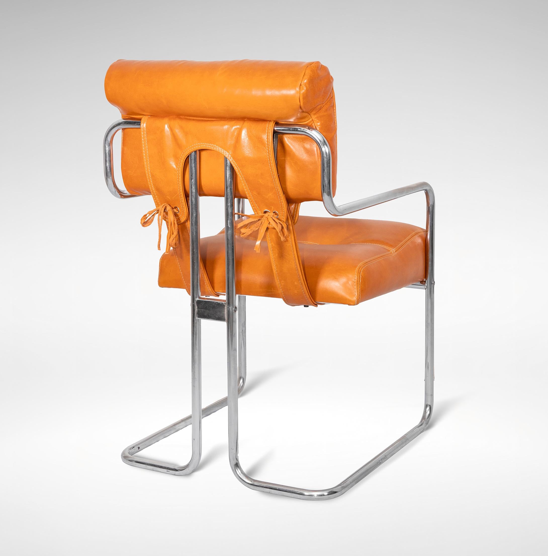 Iconic set of 8 vintage chairs by Guido Faleschini for I4 Mariani, Italy 1970s.
Chromed tubular steel and orange leather.
Very rare.
Excellent condition.

