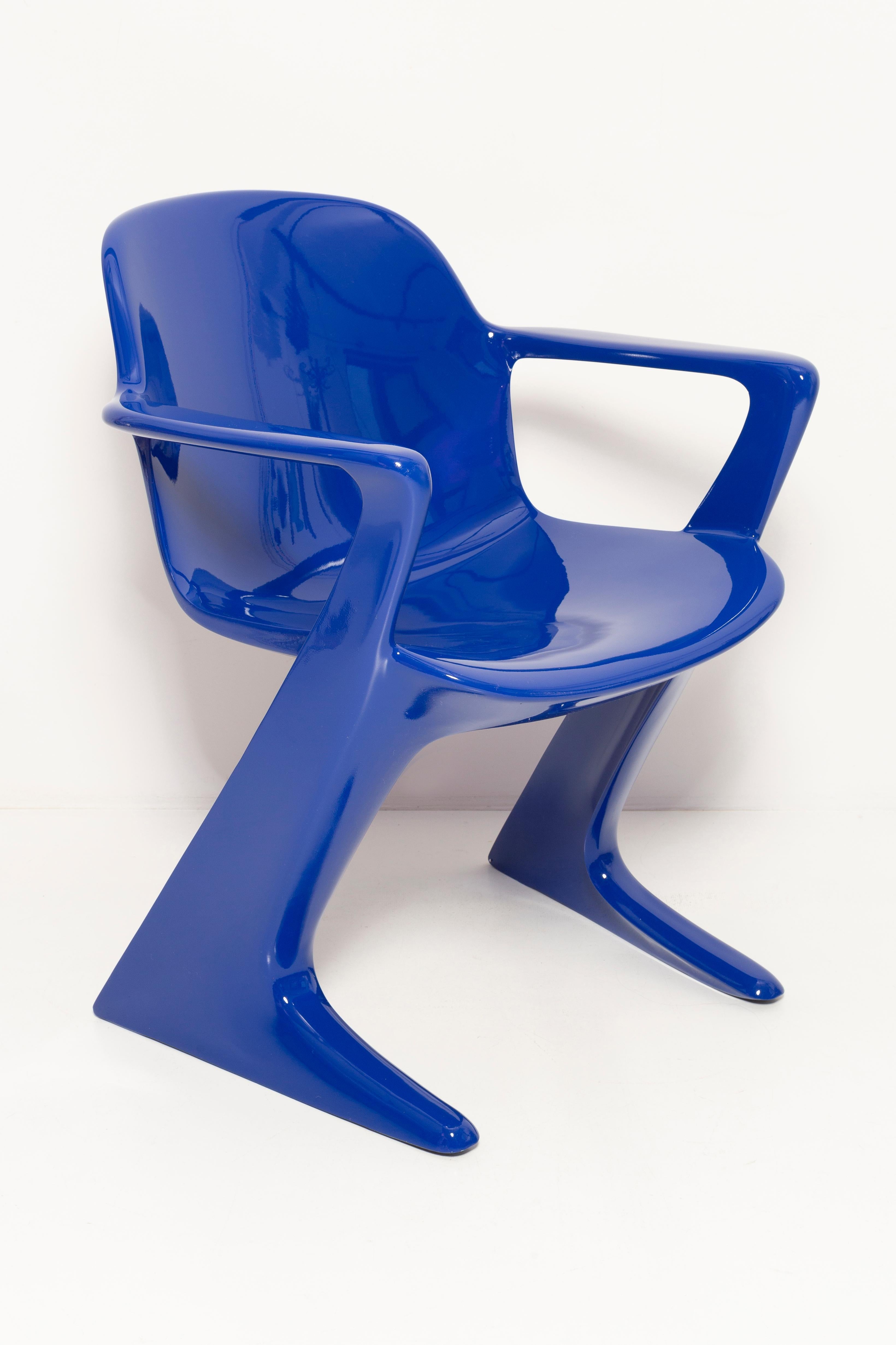 Mid-Century Modern Set of Eight Ultramarine Blue Kangaroo Chairs, by Ernst Moeckl, Germany, 1968 For Sale