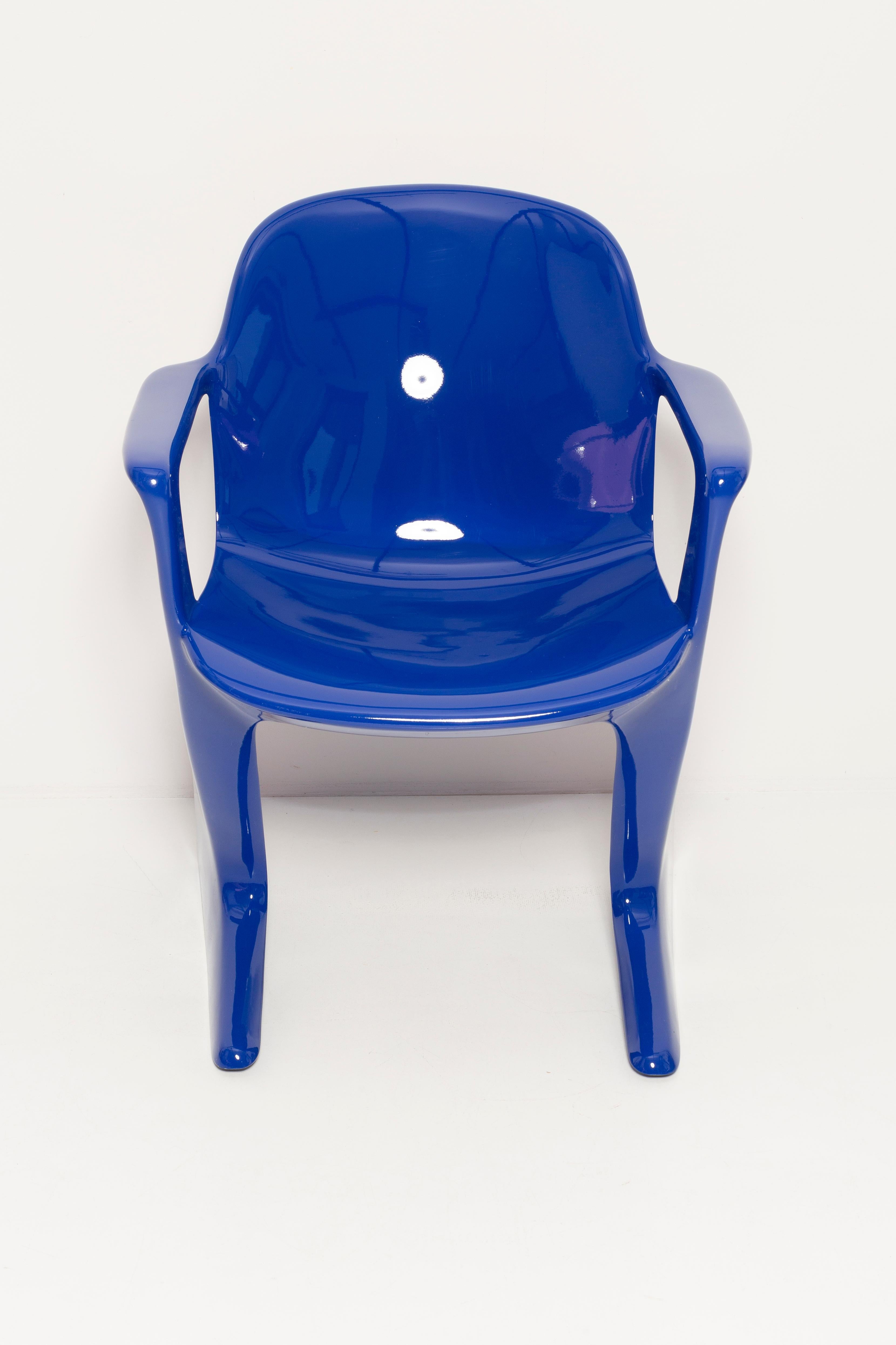 20th Century Set of Eight Ultramarine Blue Kangaroo Chairs, by Ernst Moeckl, Germany, 1968 For Sale