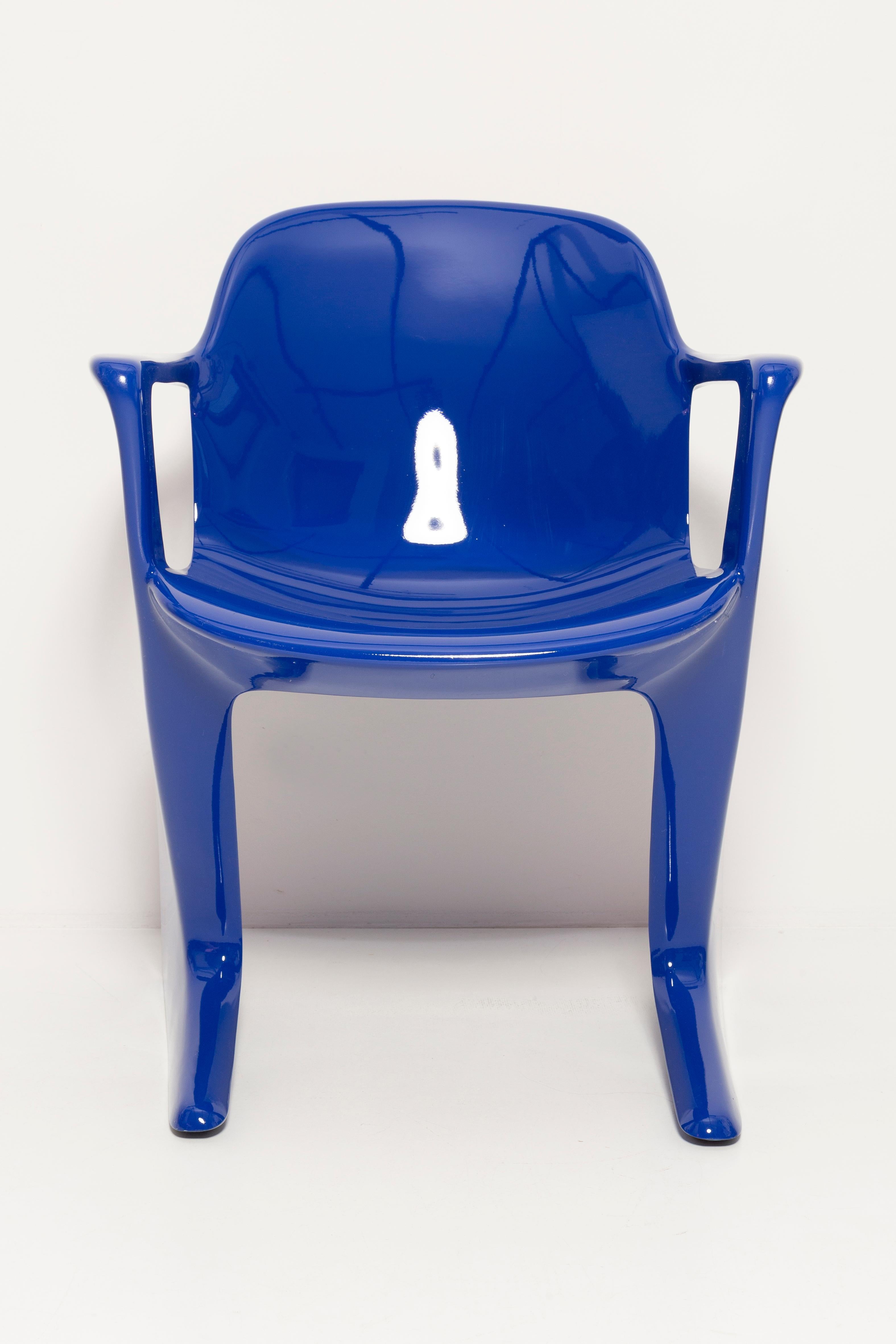 Fiberglass Set of Eight Ultramarine Blue Kangaroo Chairs, by Ernst Moeckl, Germany, 1968 For Sale