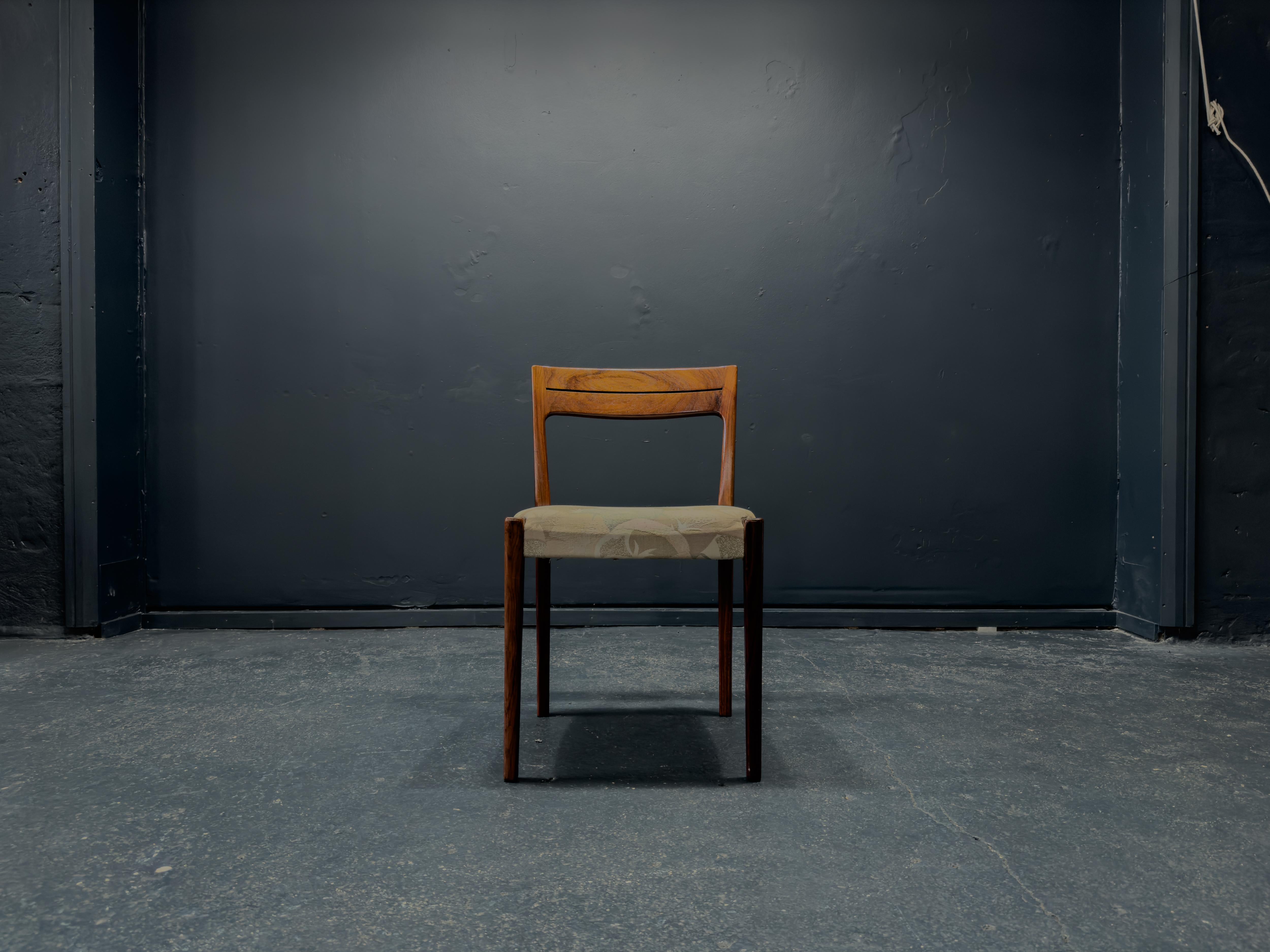Legno Set di otto sedie da pranzo imbottite in vendita