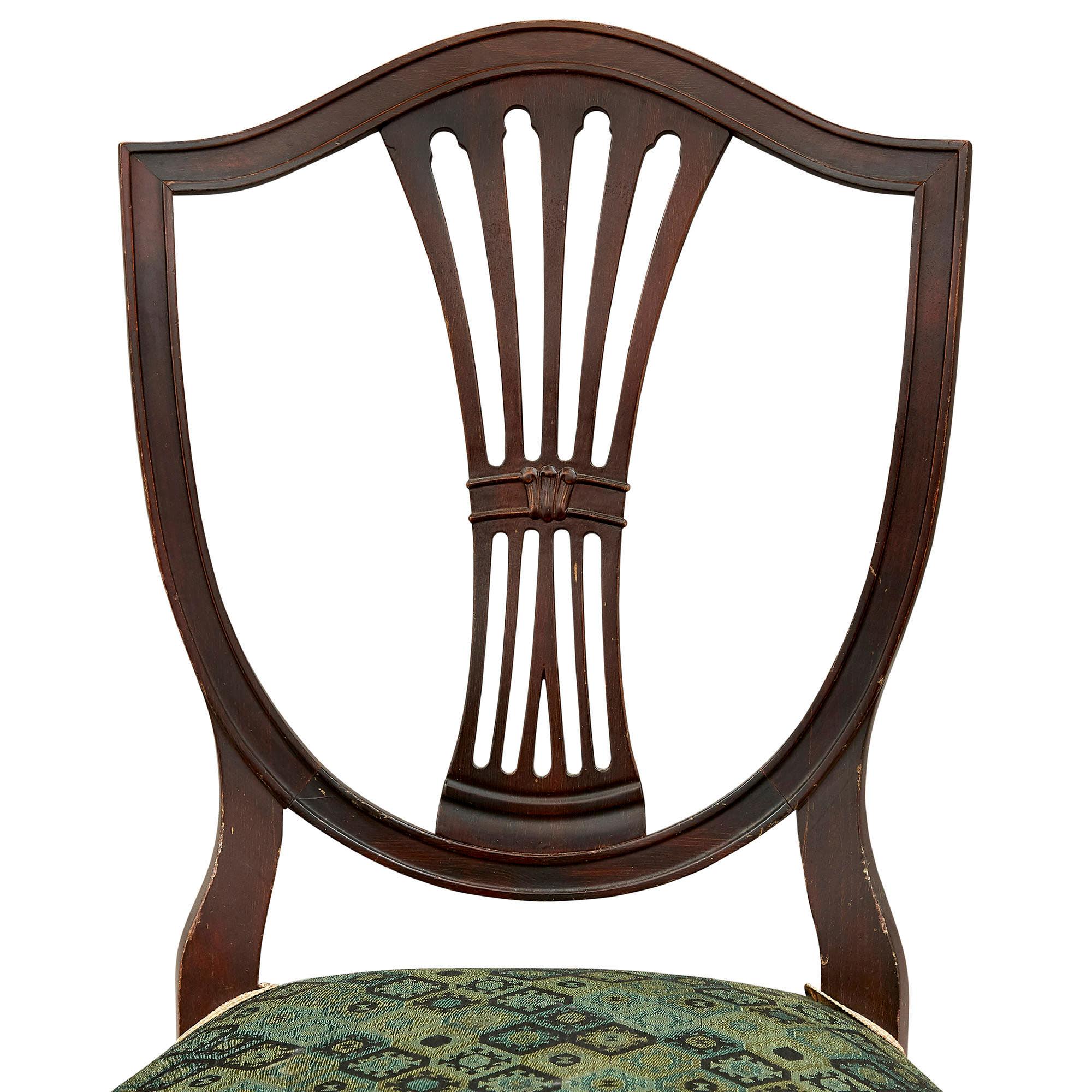 Set von acht gepolsterten Esszimmerstühlen aus der edwardianischen Periode (Englisch) im Angebot