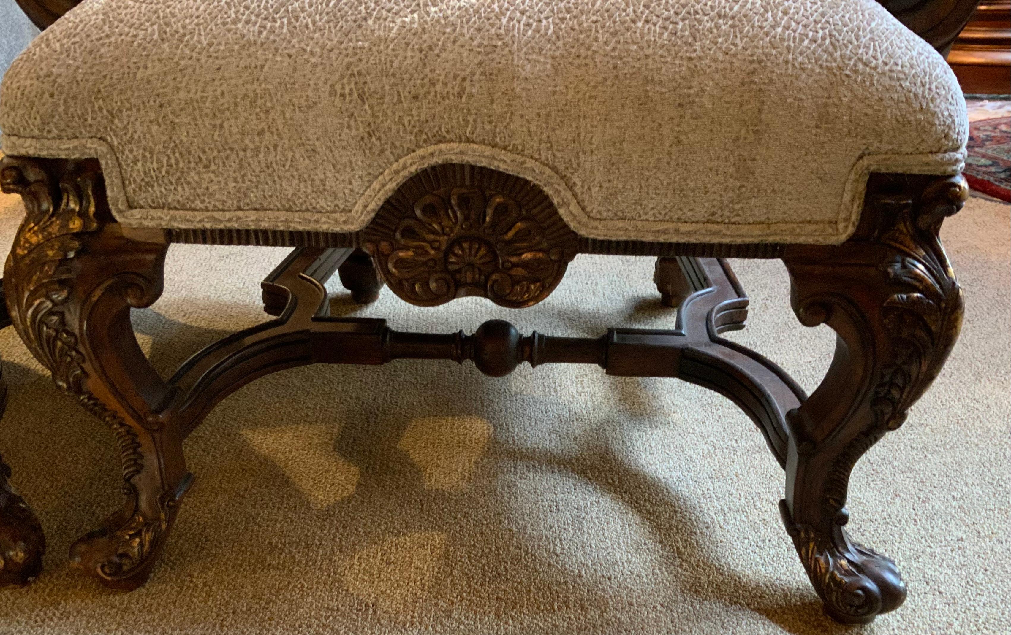 Satz von acht gepolsterten Esszimmerstühlen mit hoher Rückenlehne im Louis-XV-Stil, Nussbaumholz (Louis XV.) im Angebot