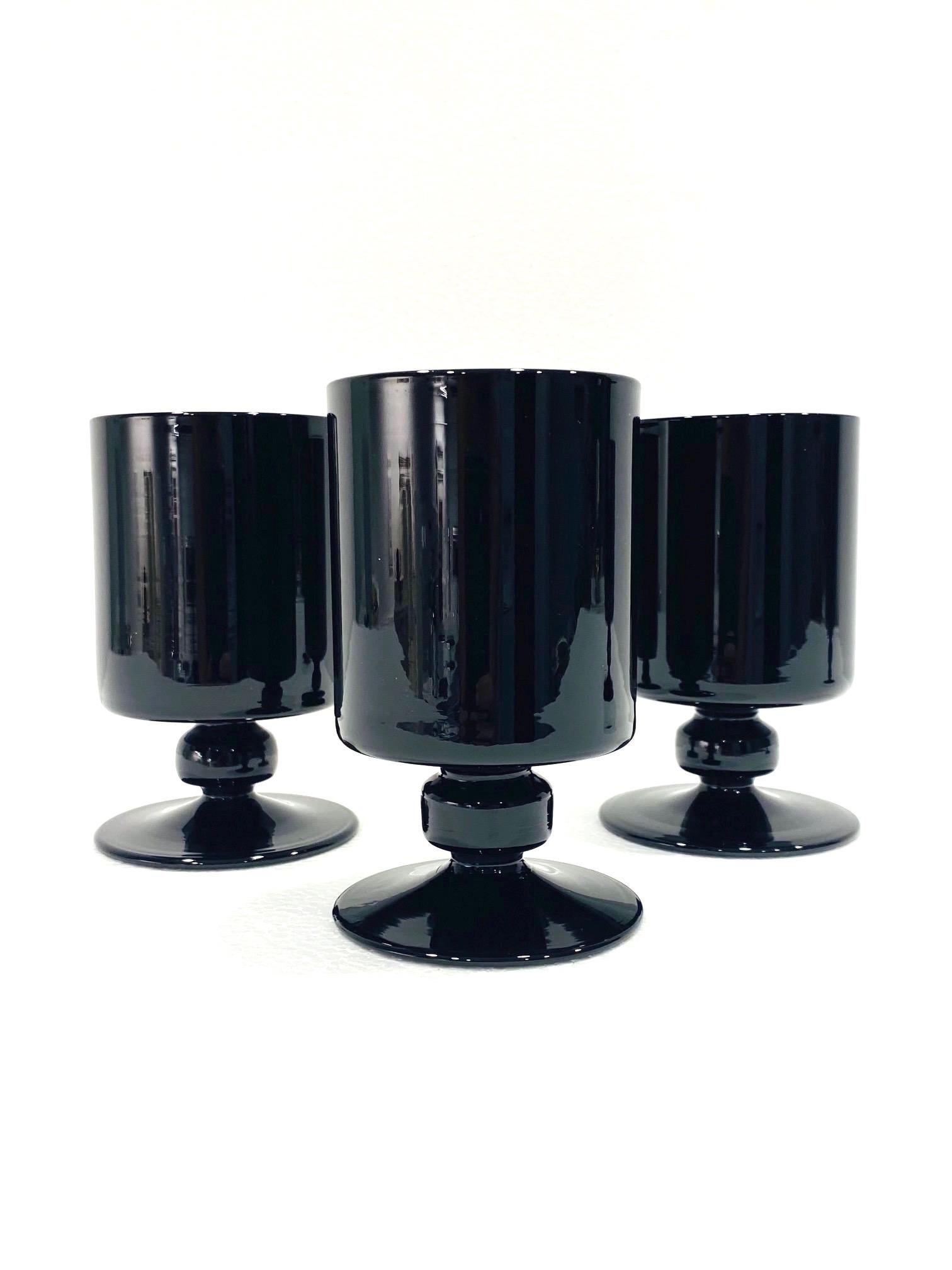Set of Eight Black Crystal Wine and Water Goblets, Italy, circa 1980s For Sale 1