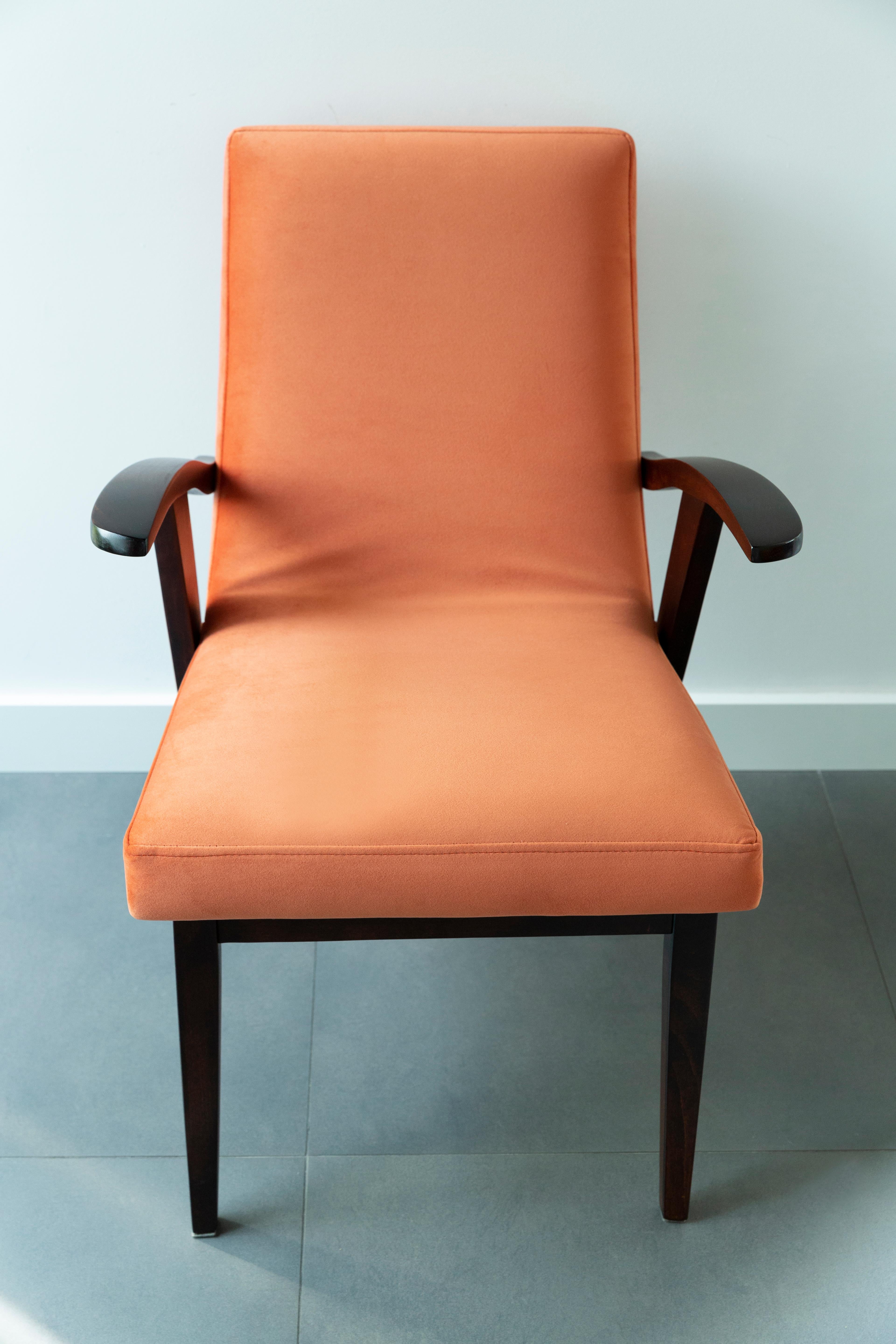 Set of Eight Vintage Chairs in Orange Velvet by Mieczyslaw Puchala, 1960s For Sale 2