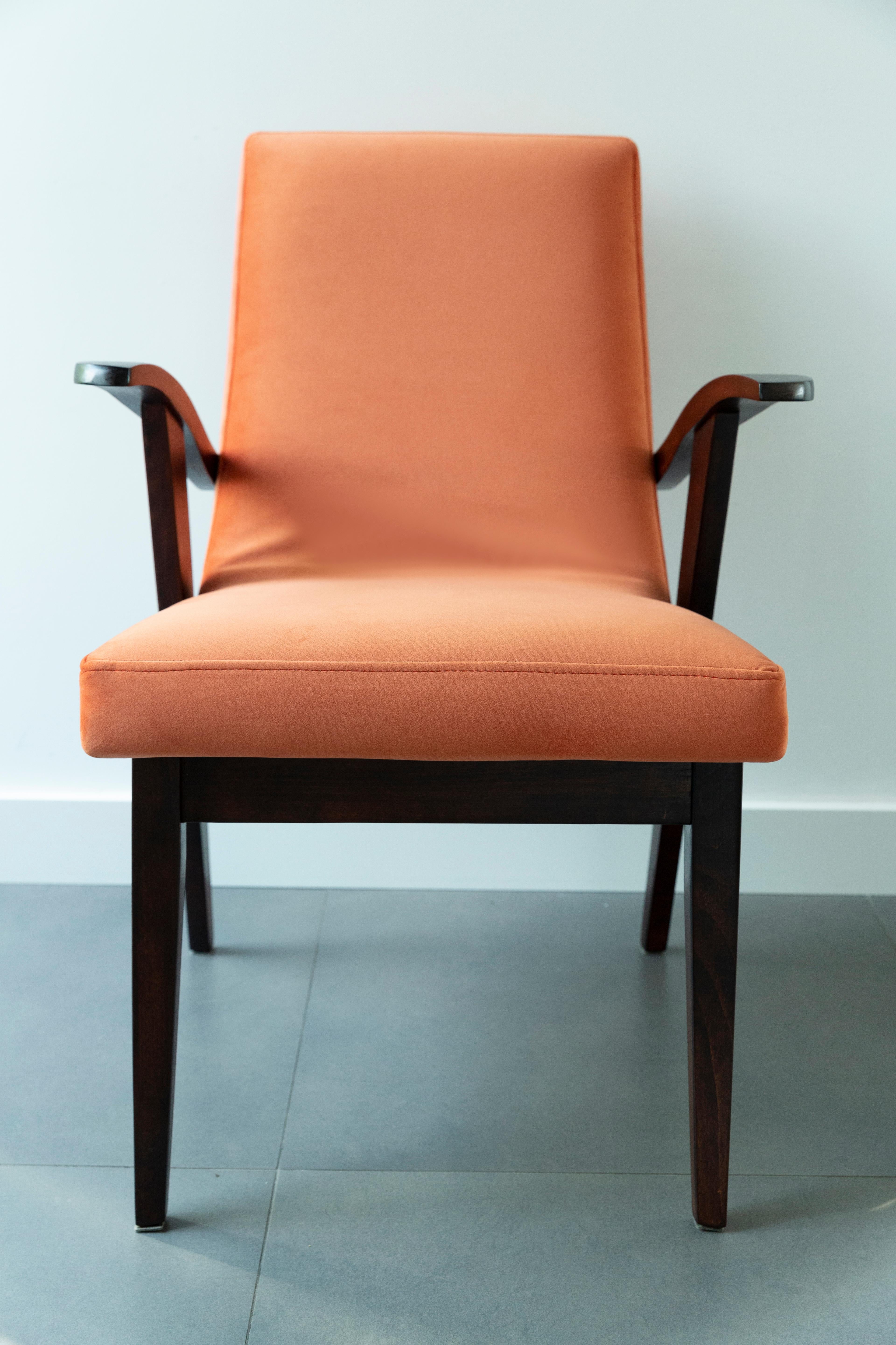 Set of Eight Vintage Chairs in Orange Velvet by Mieczyslaw Puchala, 1960s For Sale 3