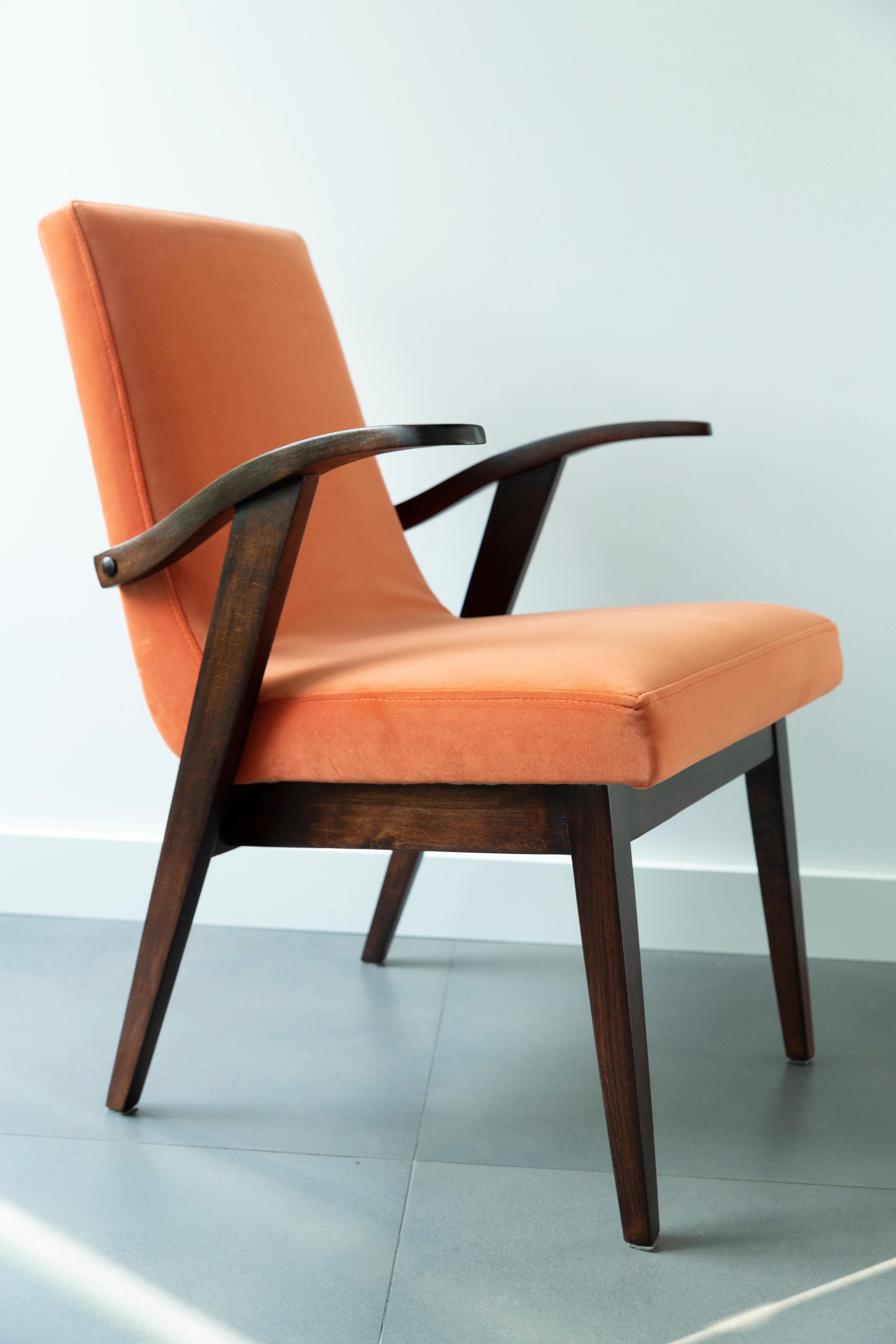 Mid-Century Modern Set of Eight Vintage Chairs in Orange Velvet by Mieczyslaw Puchala, 1960s For Sale