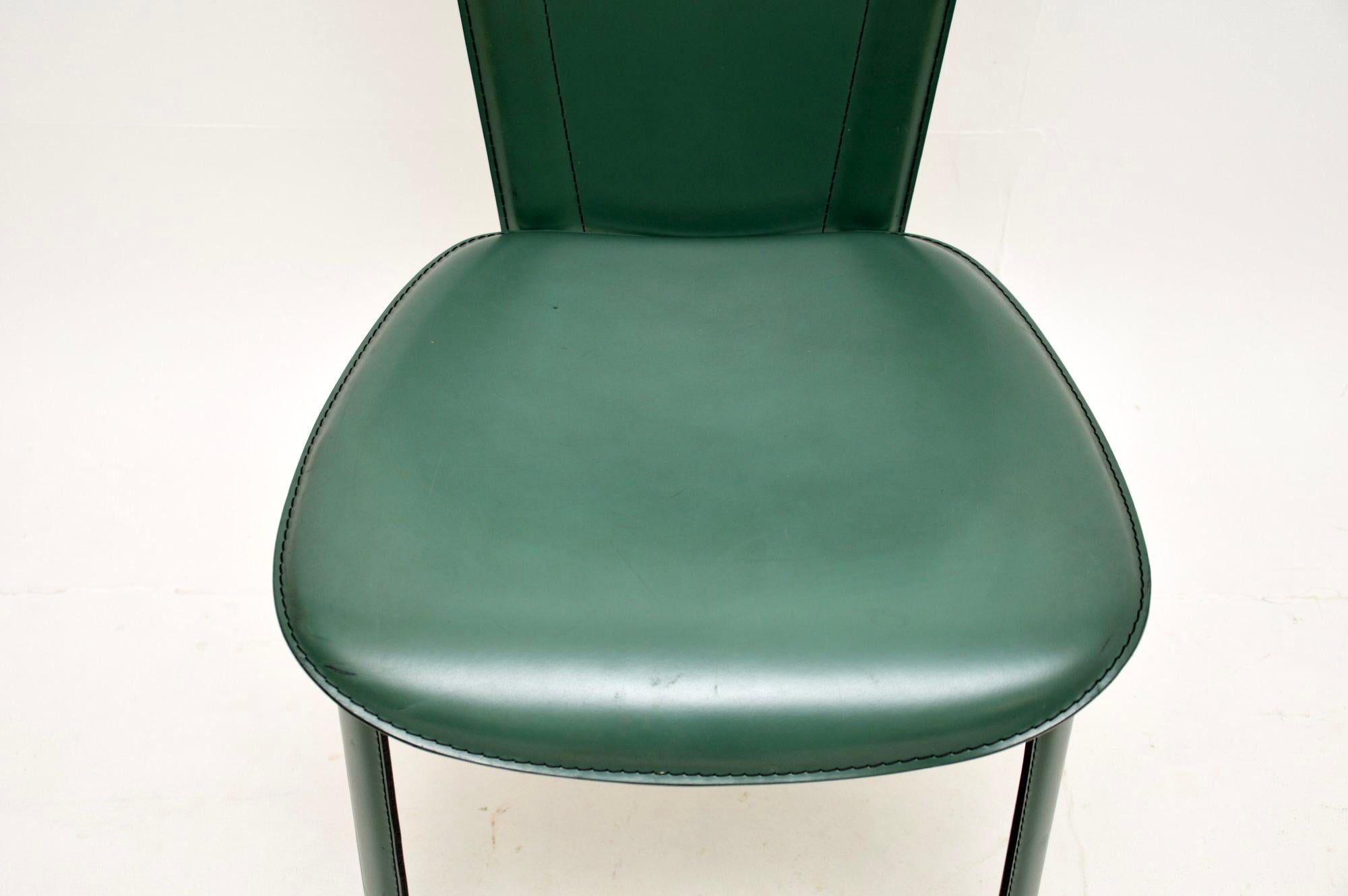 Satz von acht italienischen Vintage-Esszimmerstühlen aus Leder von Quia im Angebot 4