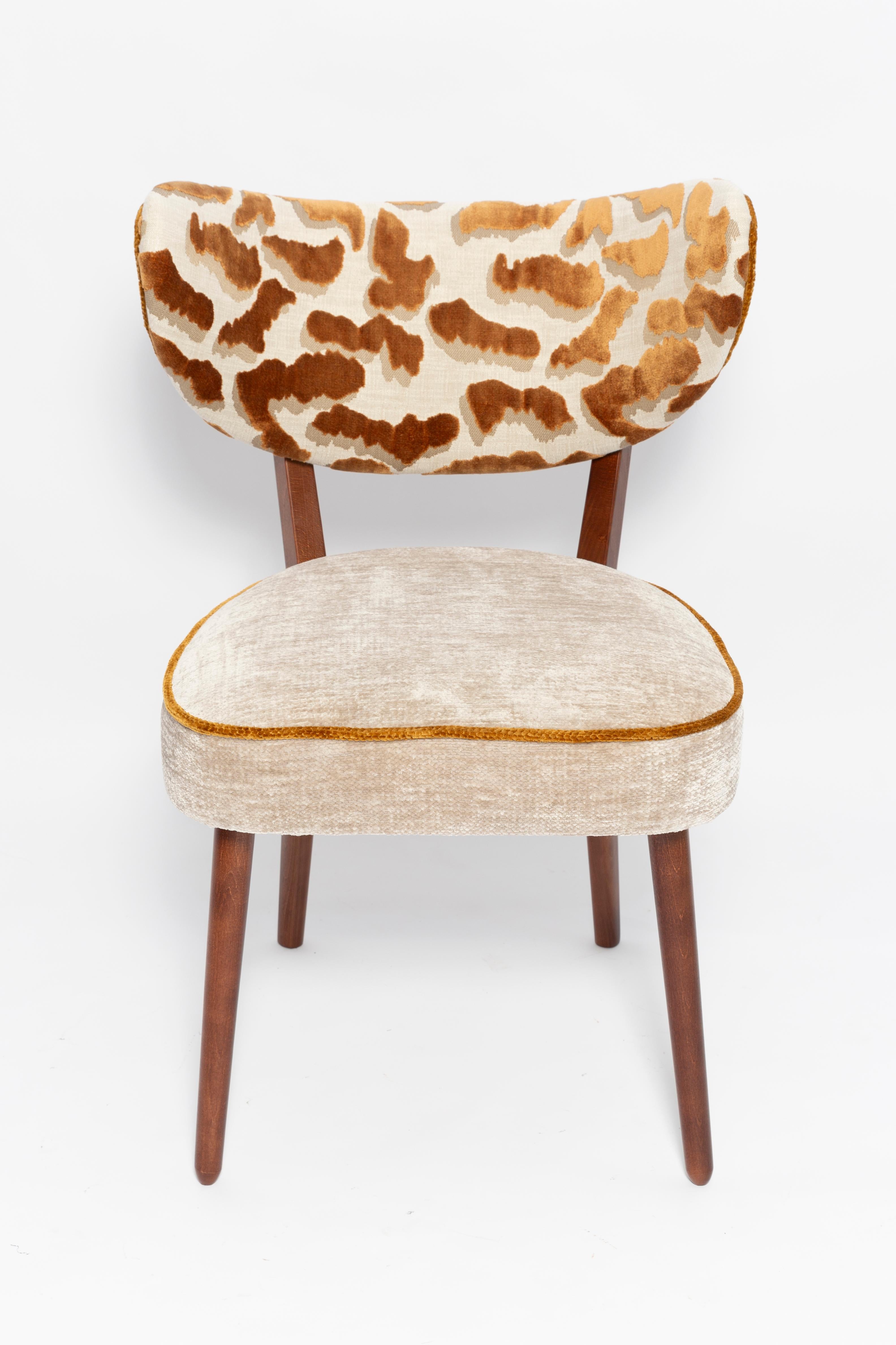 Satz von acht Vintola Studio Esszimmerstühlen, Casamance Nimbus Leopard Fabric (Moderne der Mitte des Jahrhunderts) im Angebot
