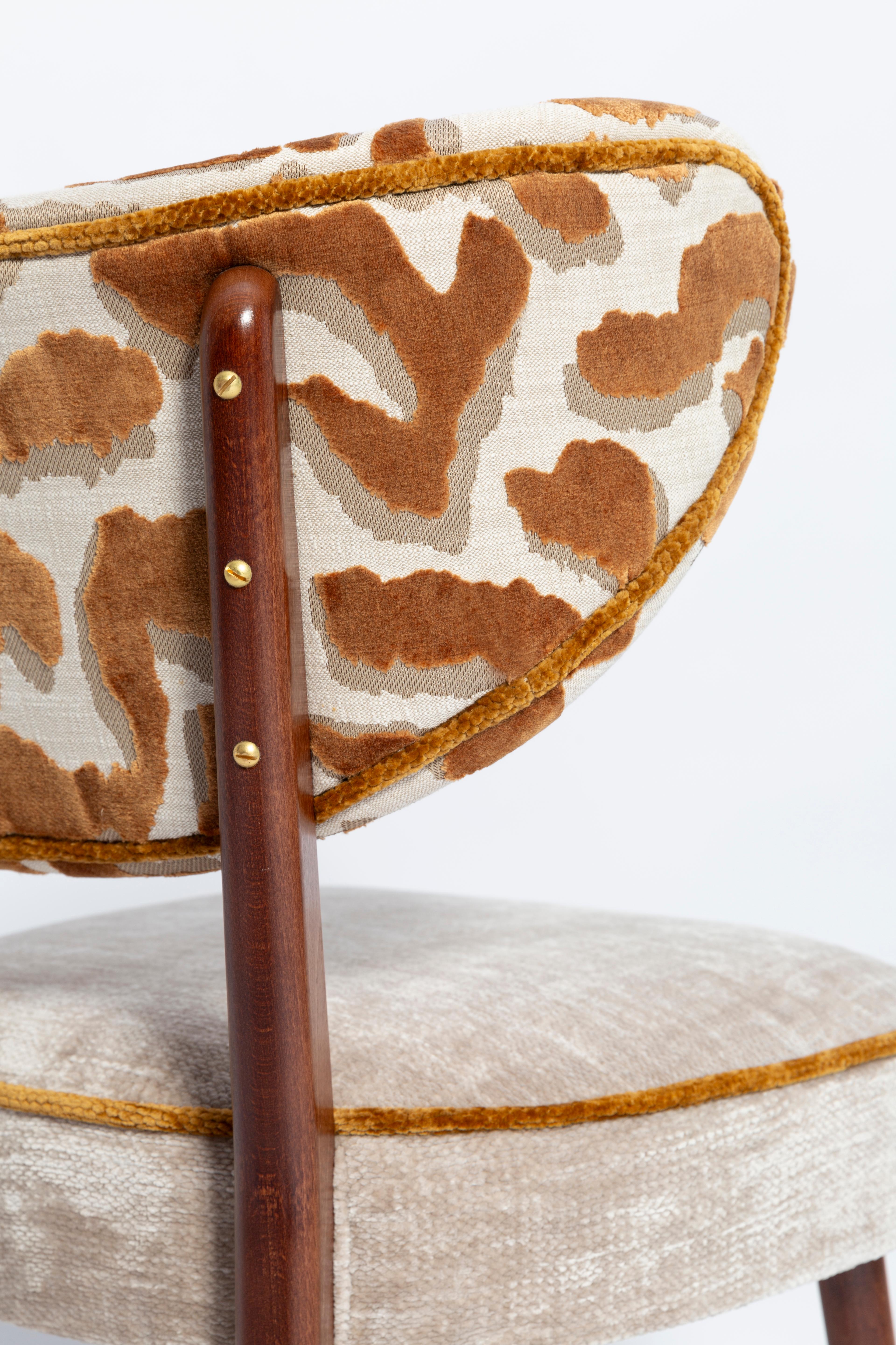 Satz von acht Vintola Studio Esszimmerstühlen, Casamance Nimbus Leopard Fabric im Angebot 1